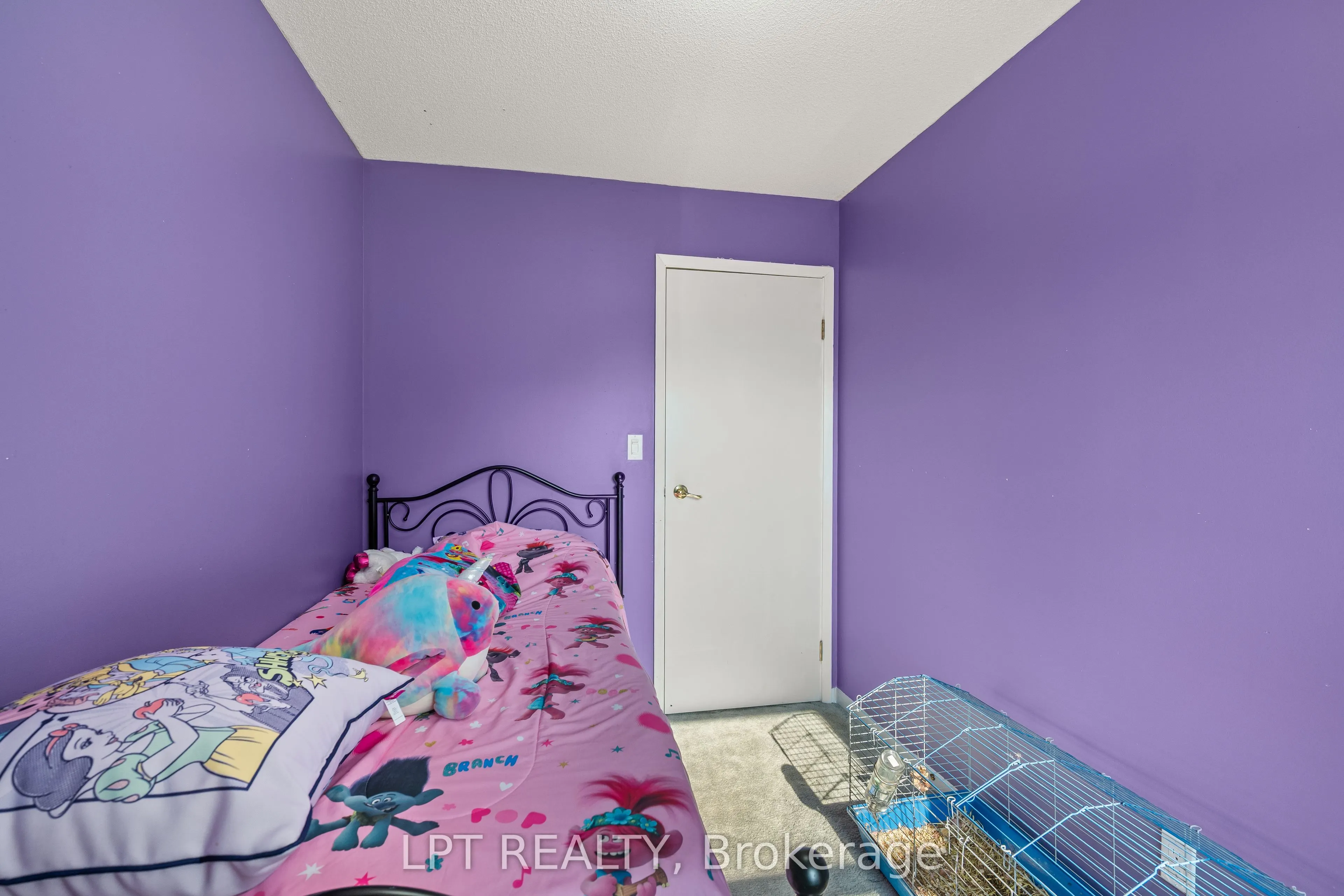 975 Warburton Crescent