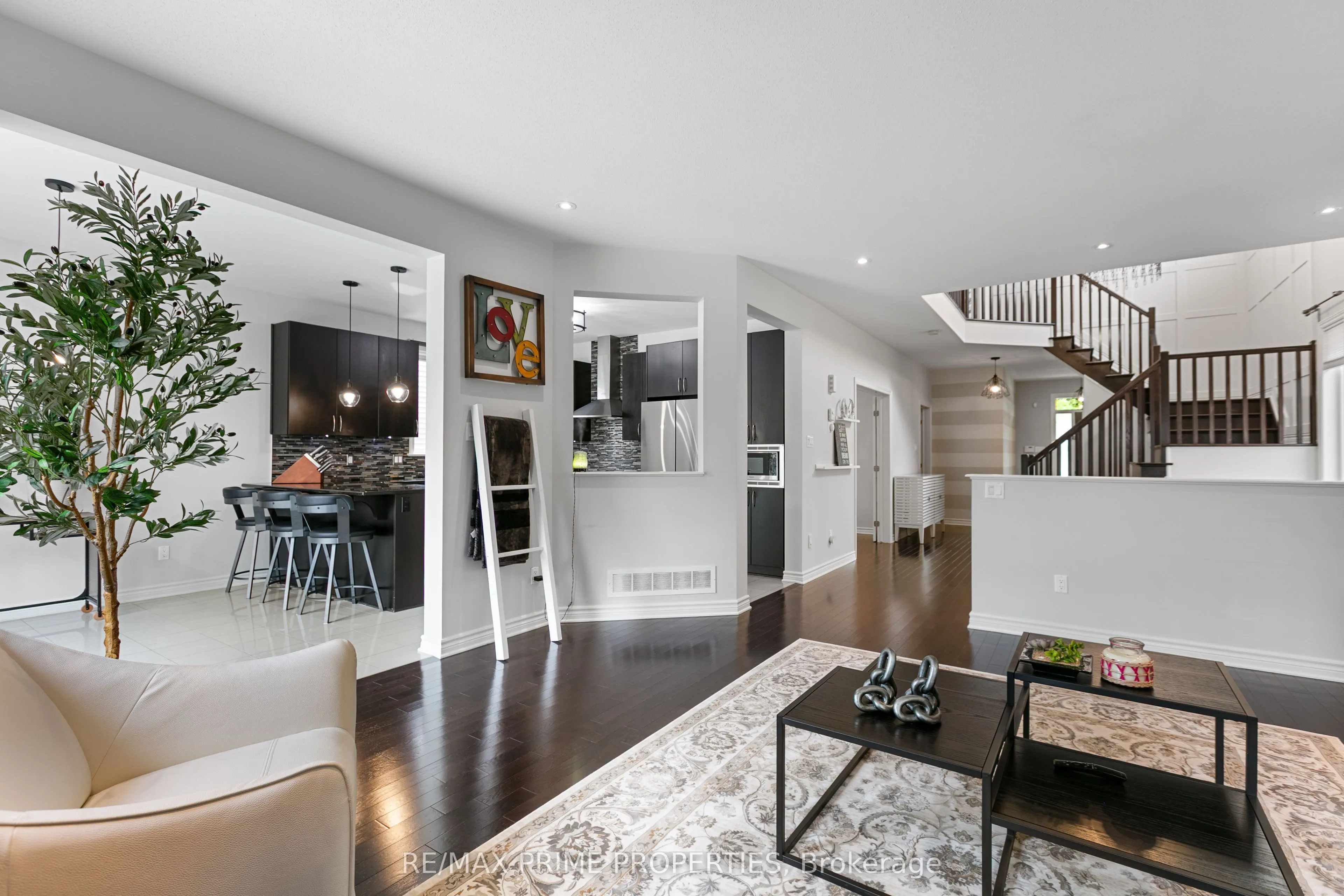 526 Golden Sedge Way