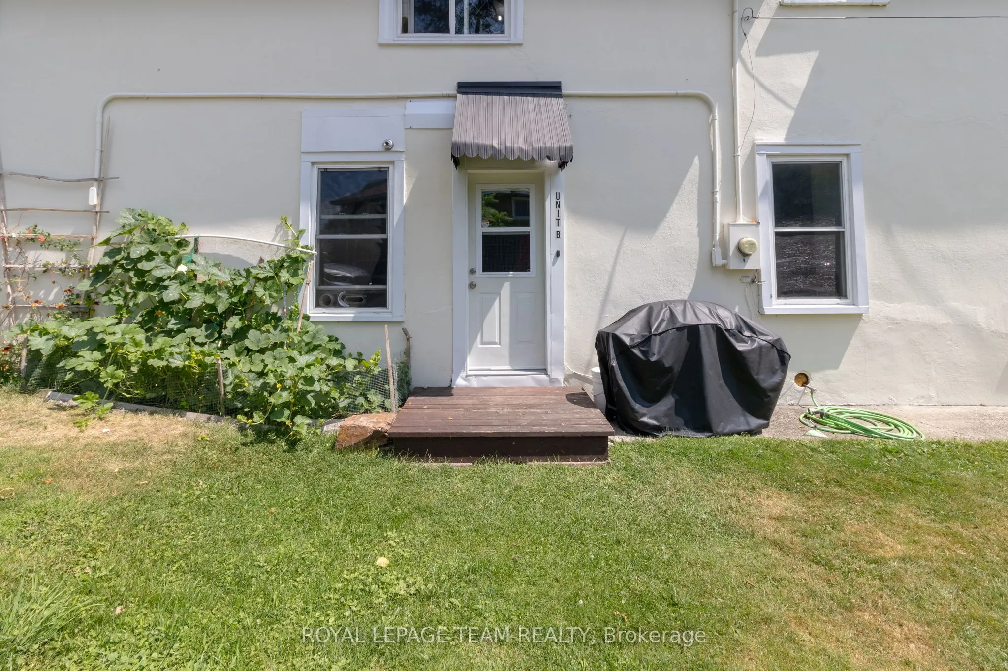 122 Dibble Street E