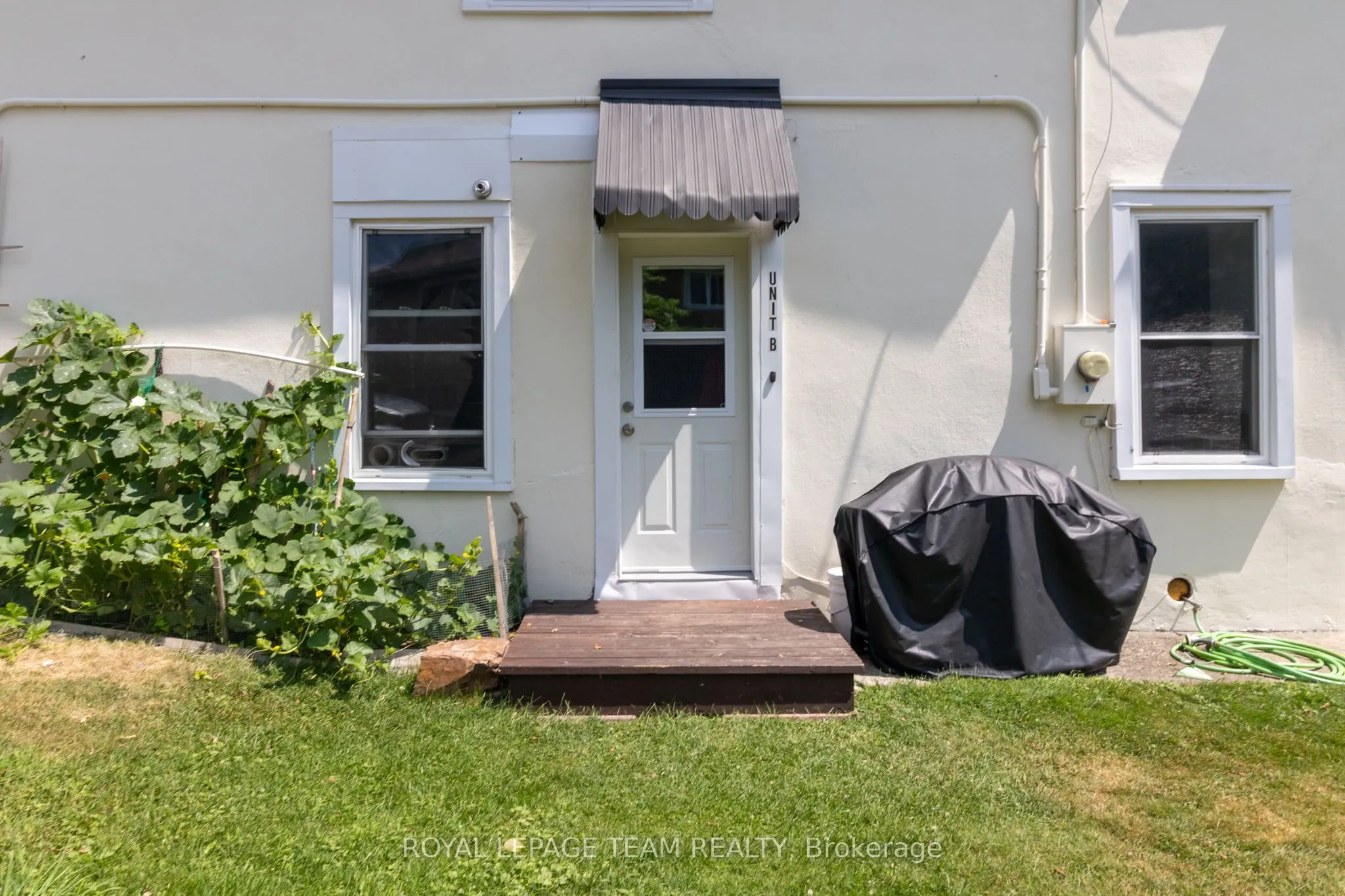 122 Dibble Street E