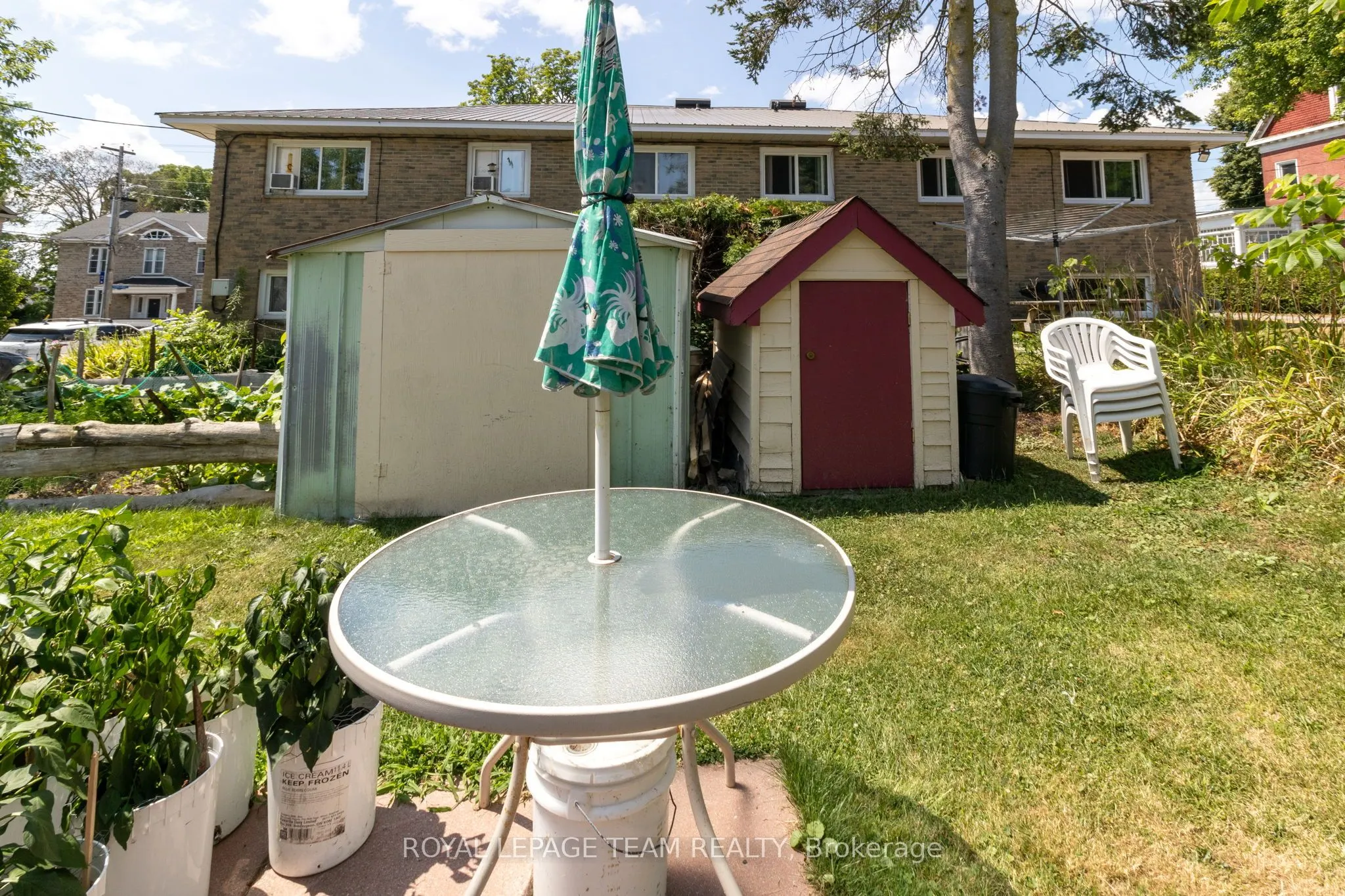 122 Dibble Street E