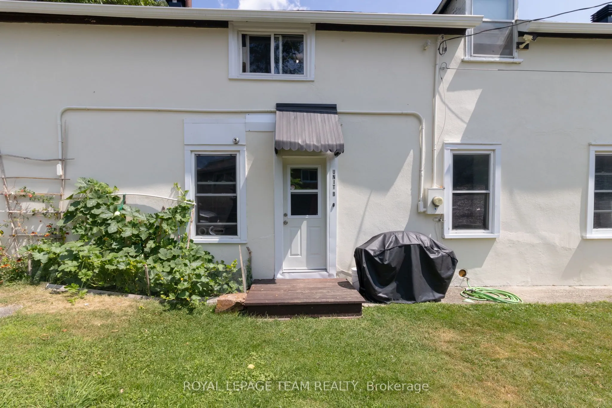 122 Dibble Street E
