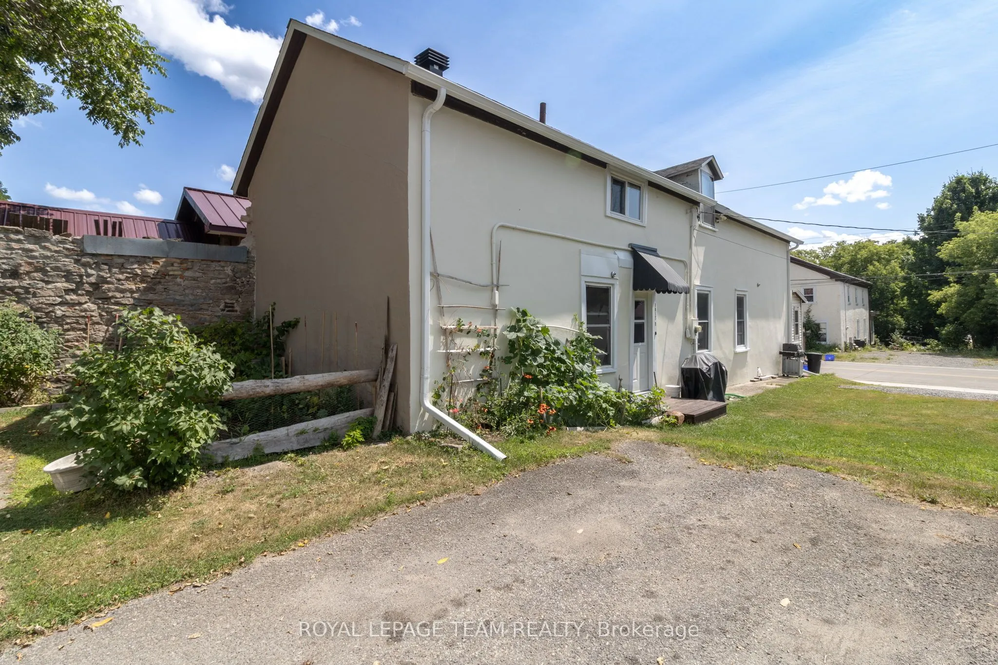 122 Dibble Street E