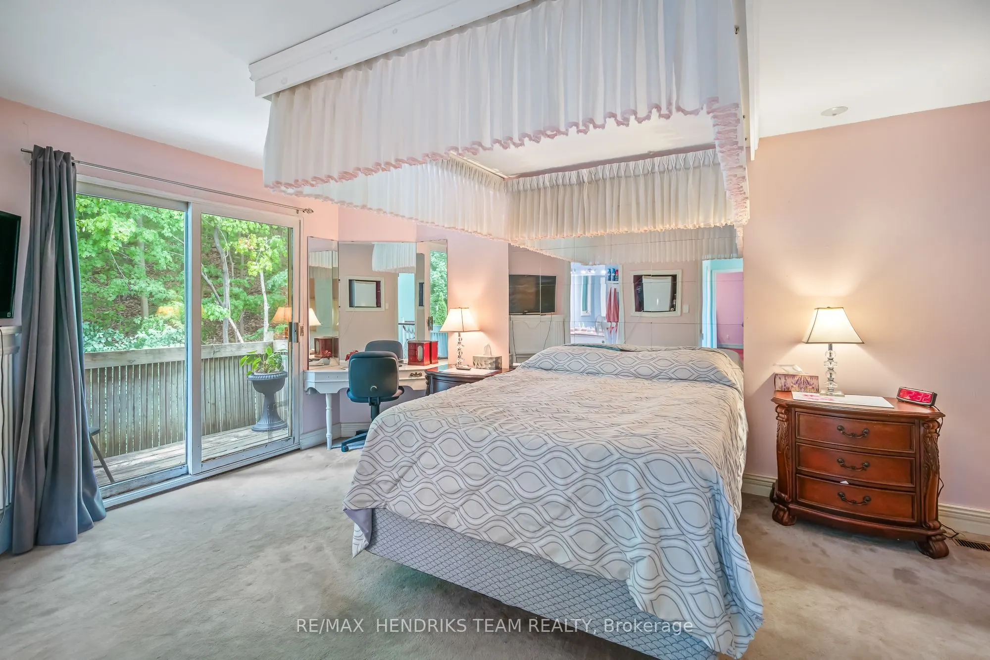 8 Sunhaven Court