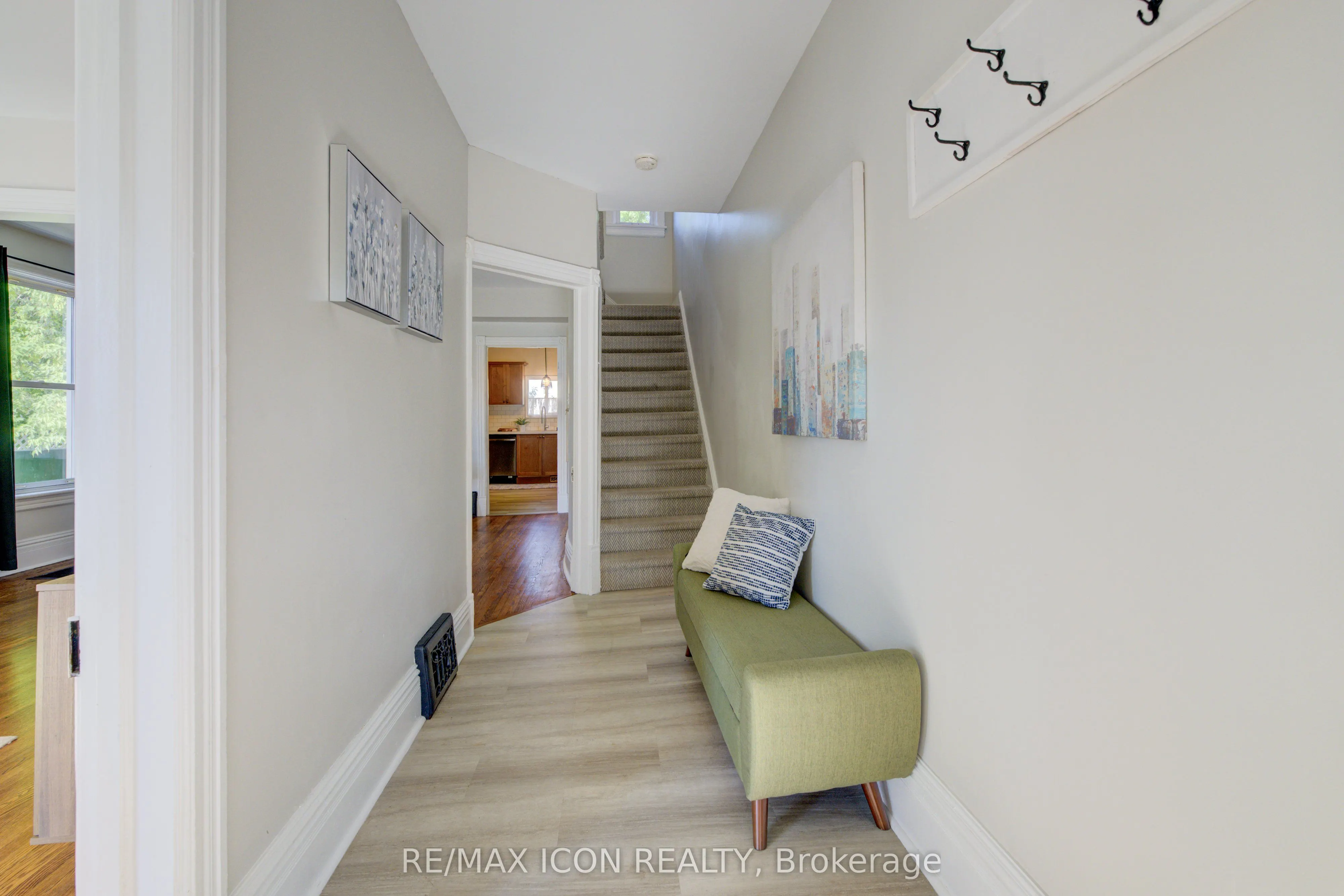 81 George Street N