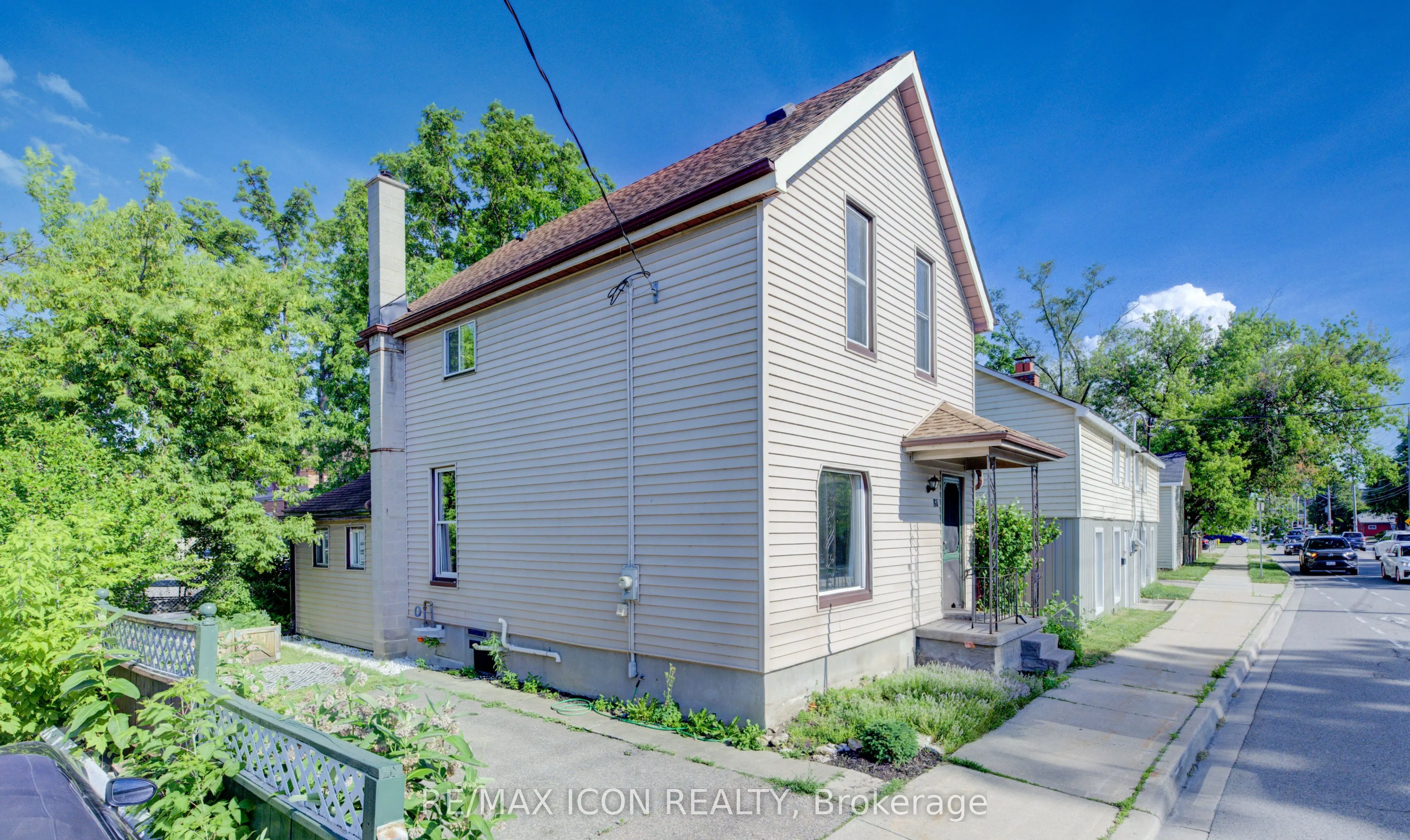 81 George Street N