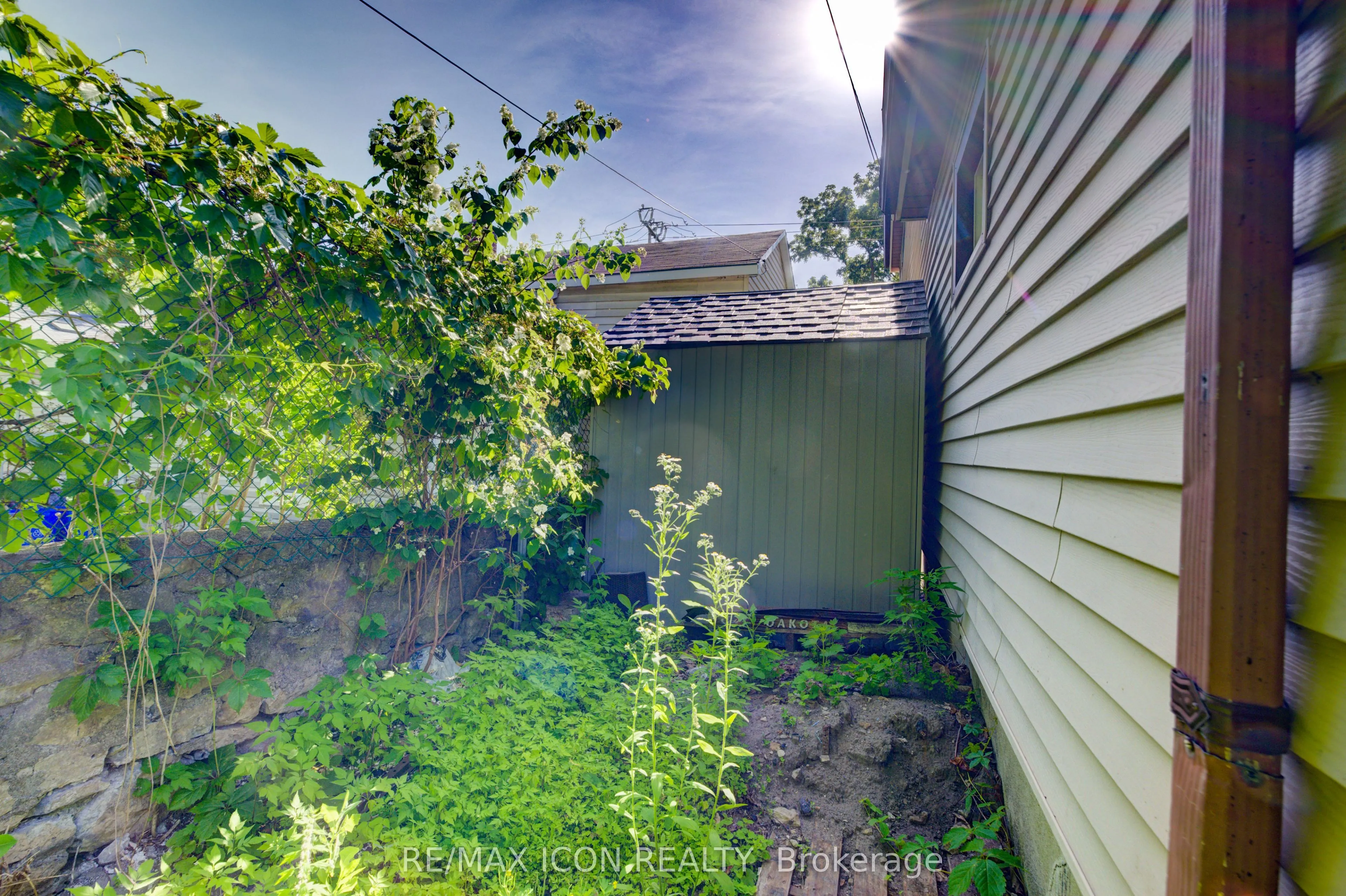 81 George Street N