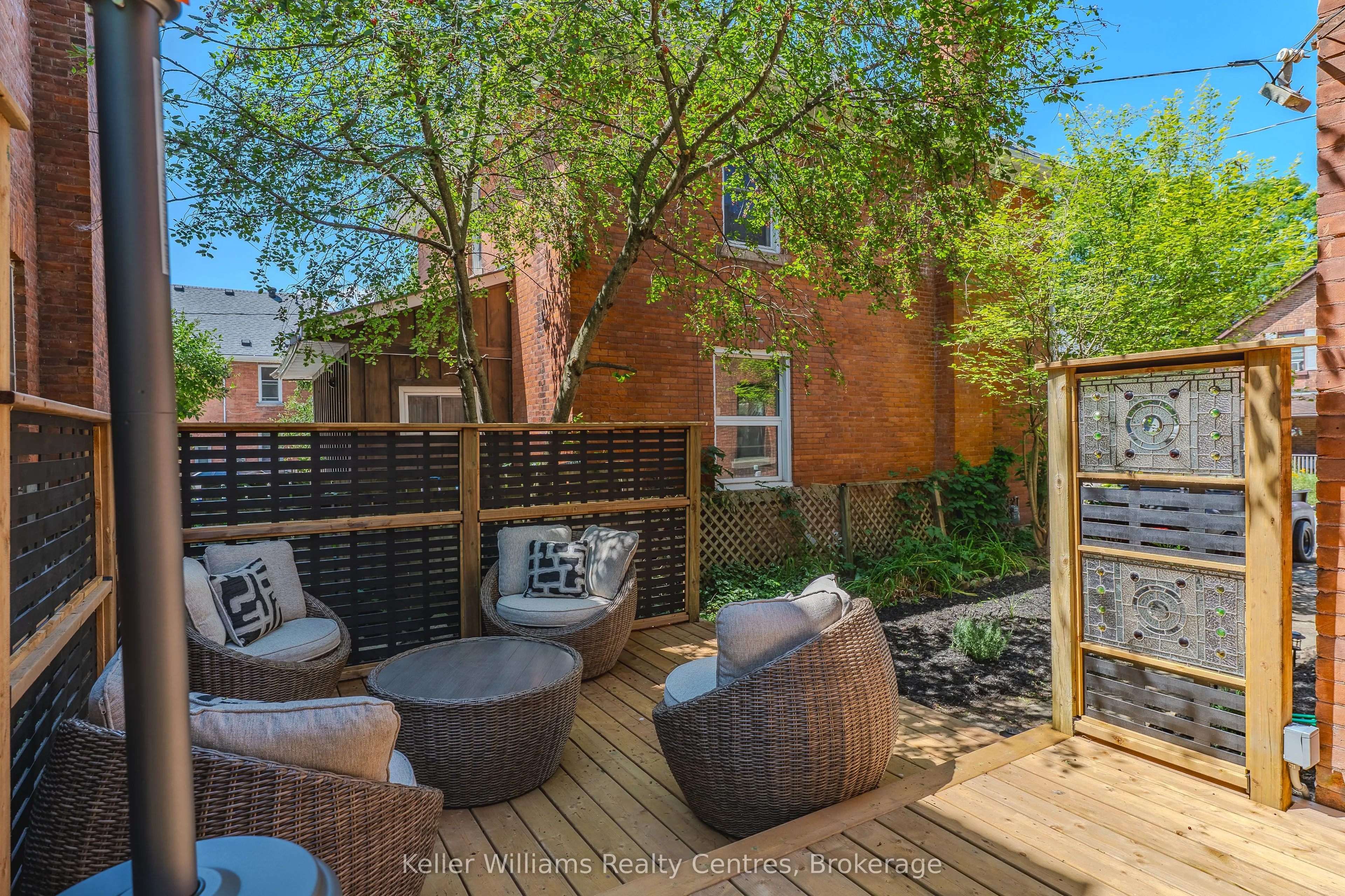525 8th St A E