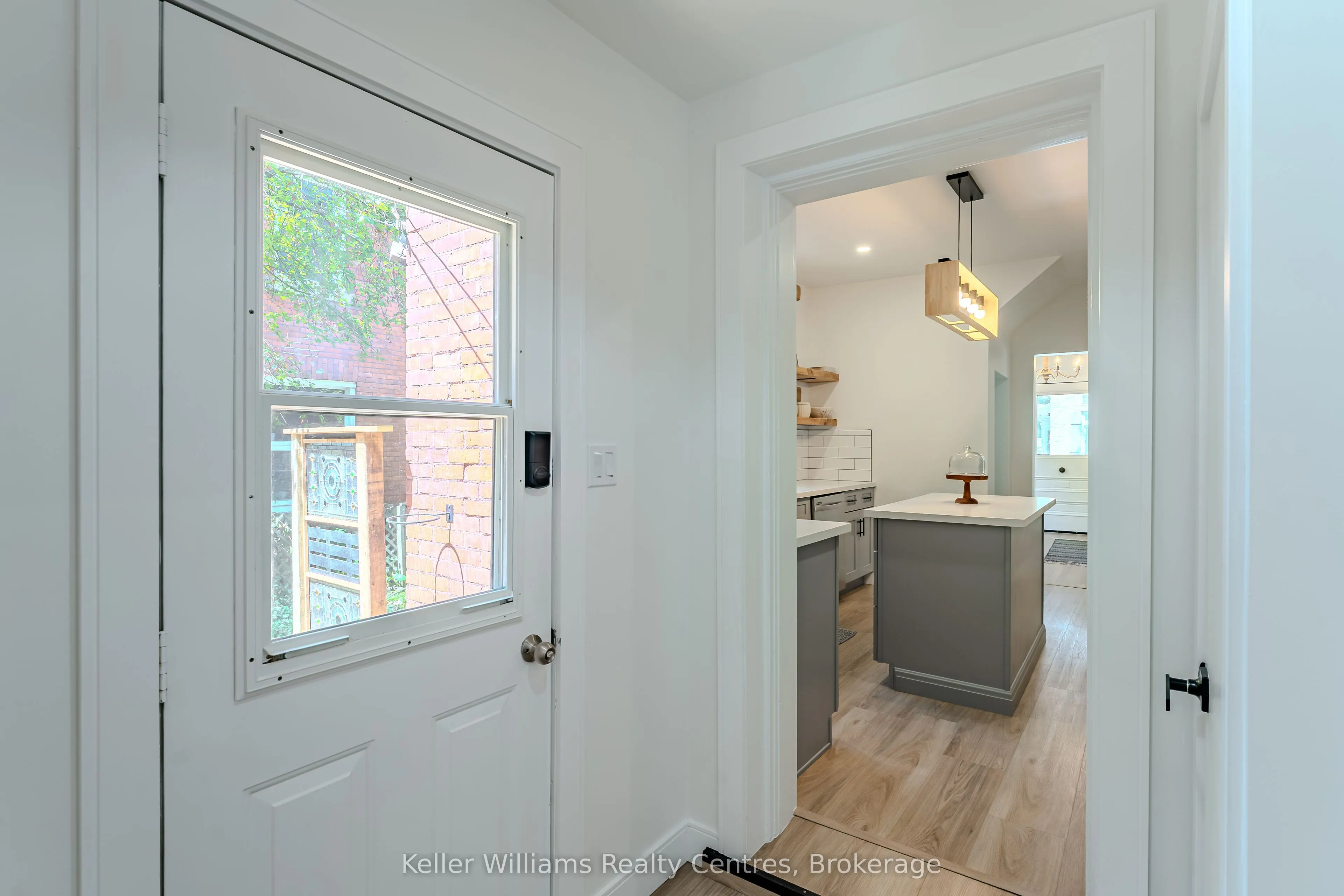 525 8th St A E
