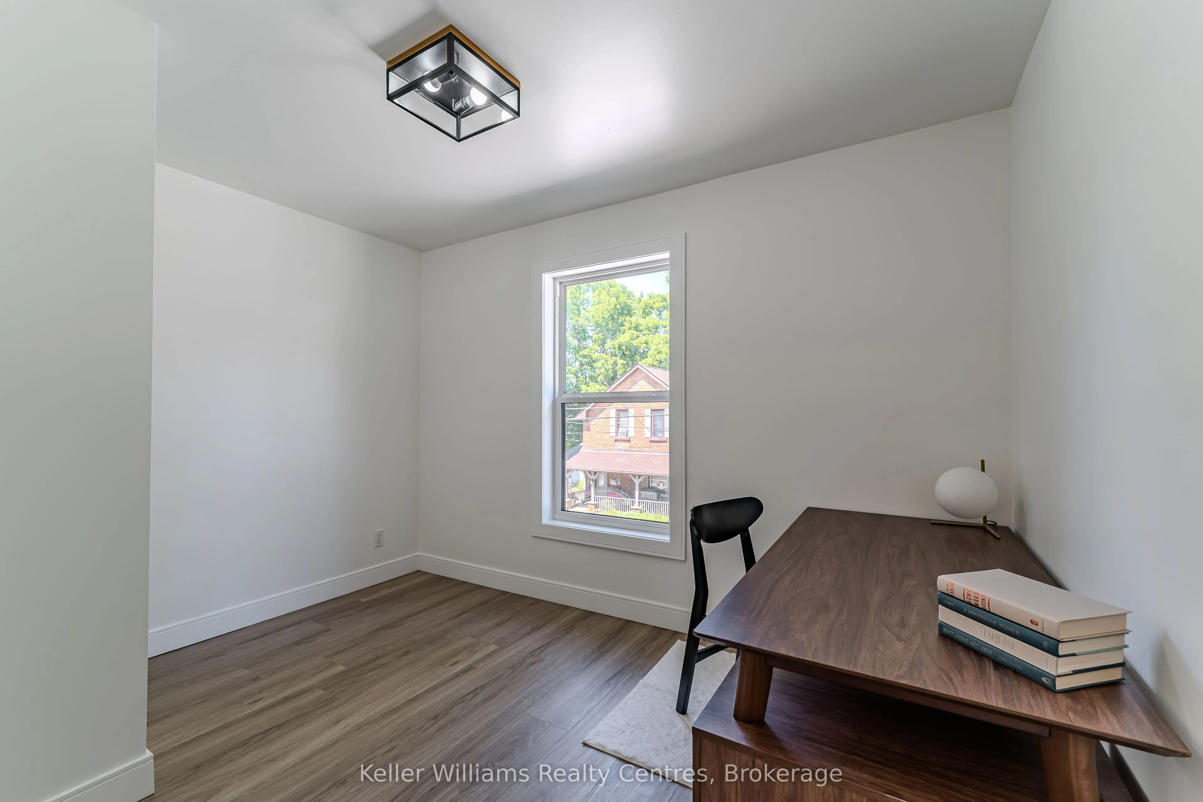 525 8th St A E