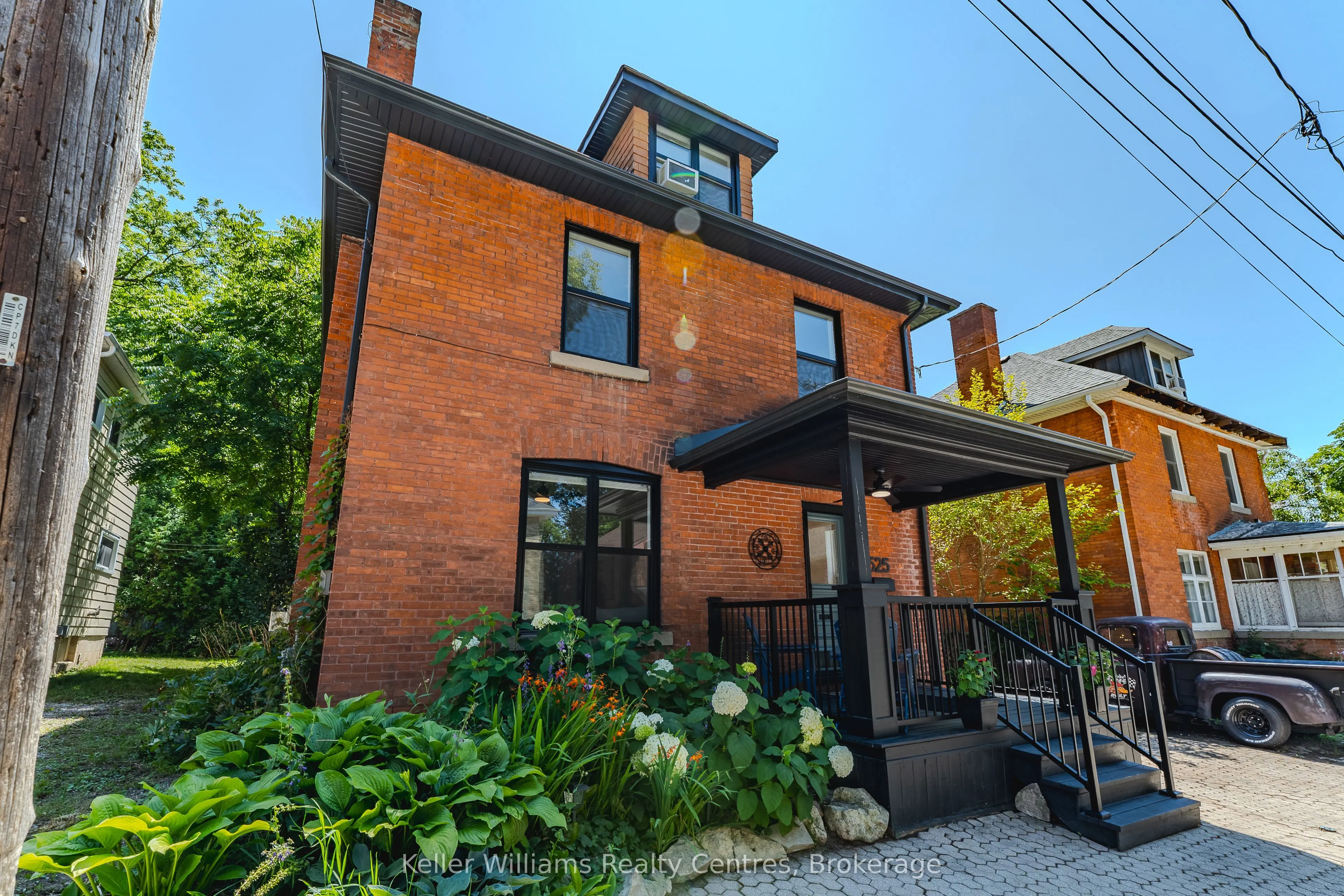525 8th St A E