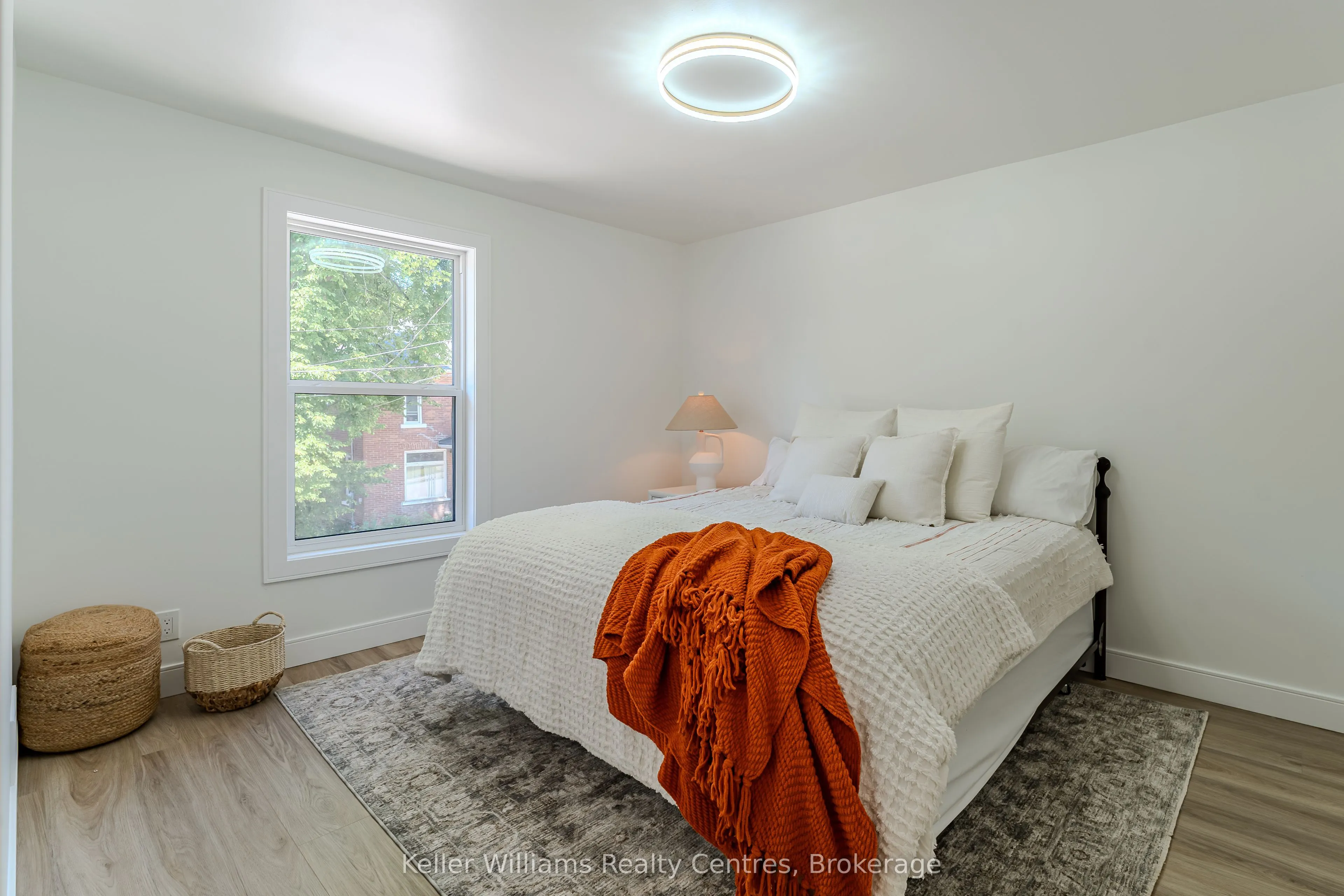 525 8th St A E