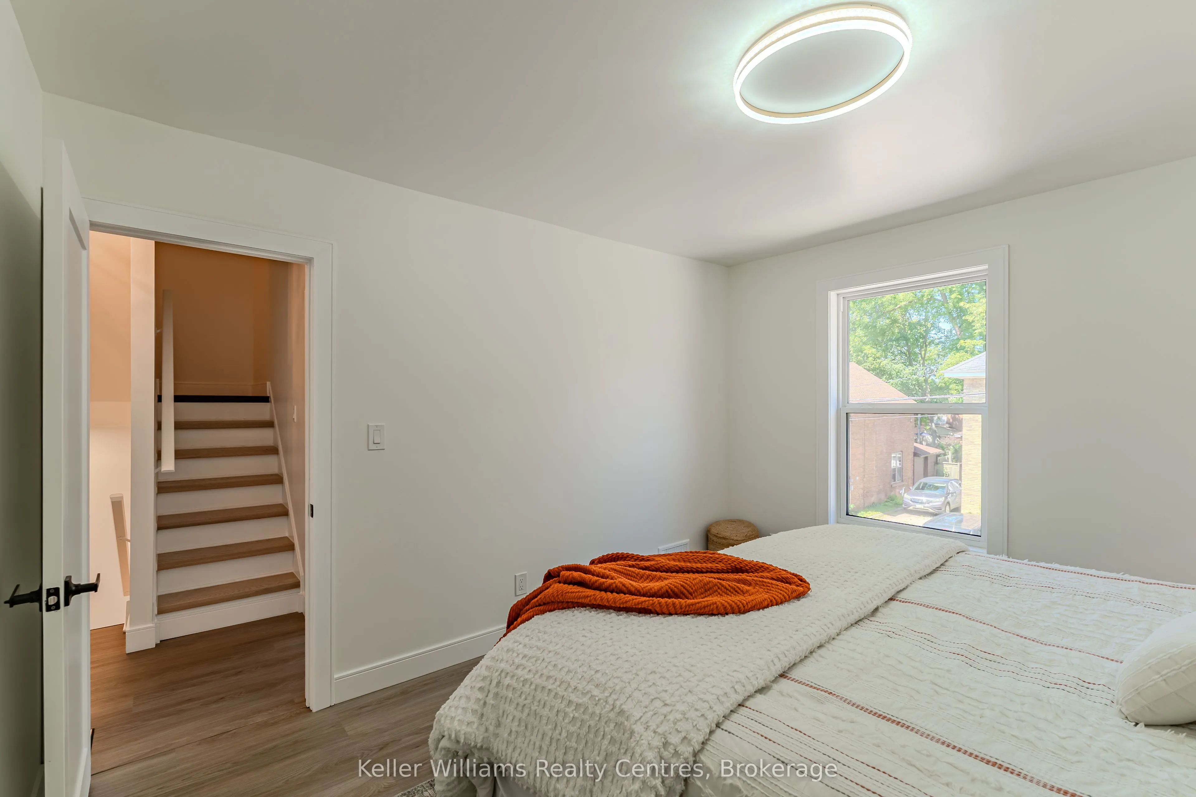 525 8th St A E