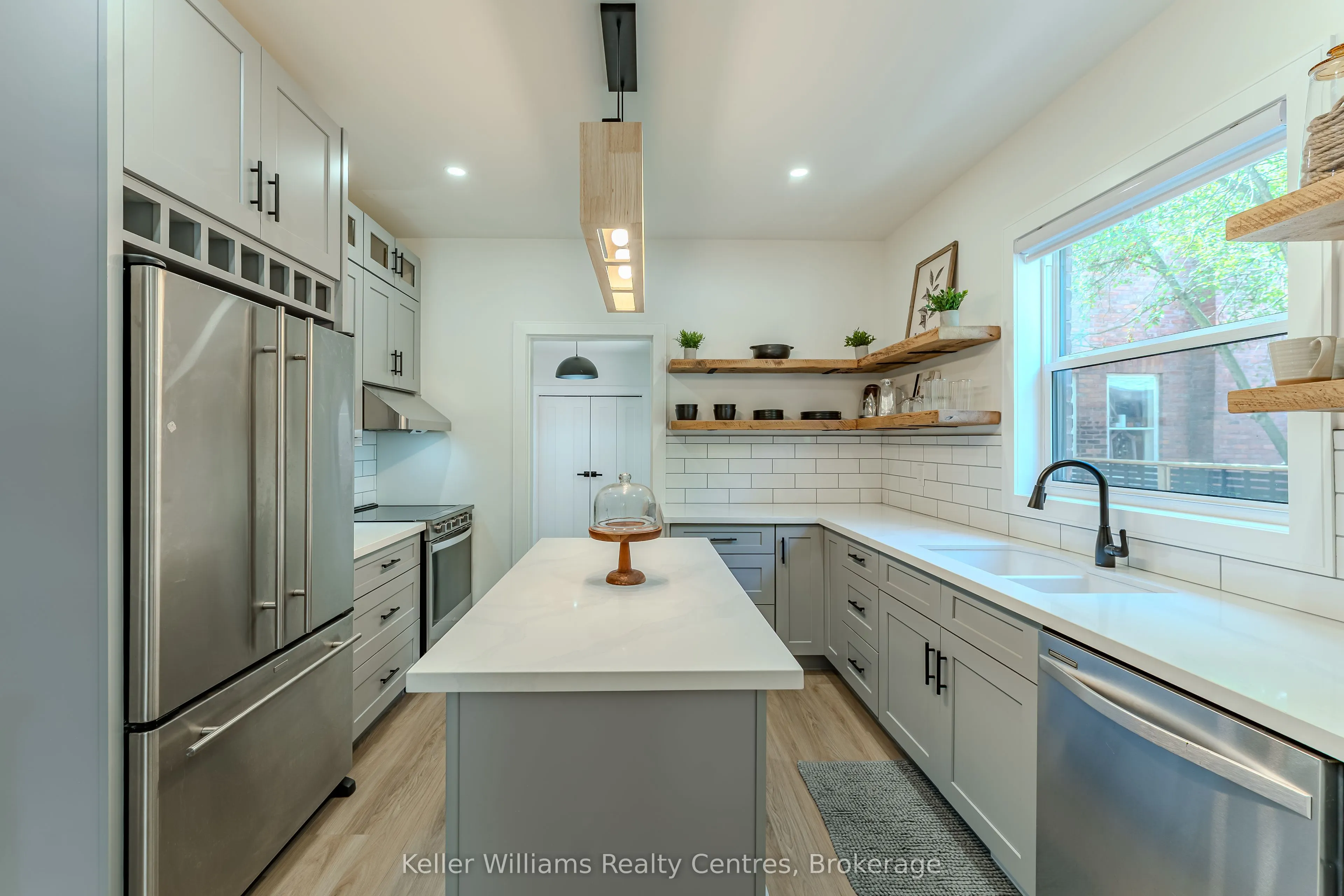 525 8th St A E