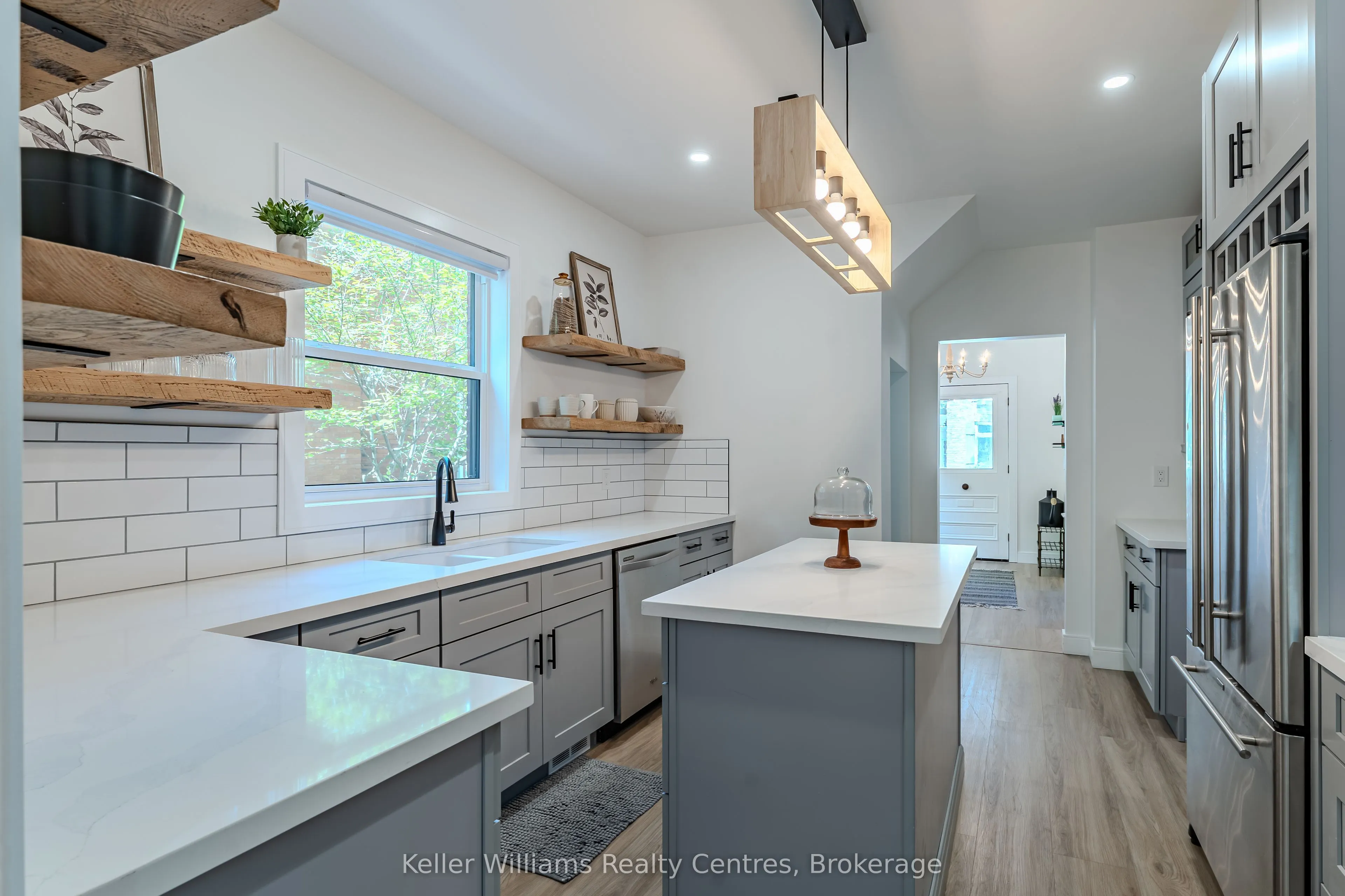 525 8th St A E