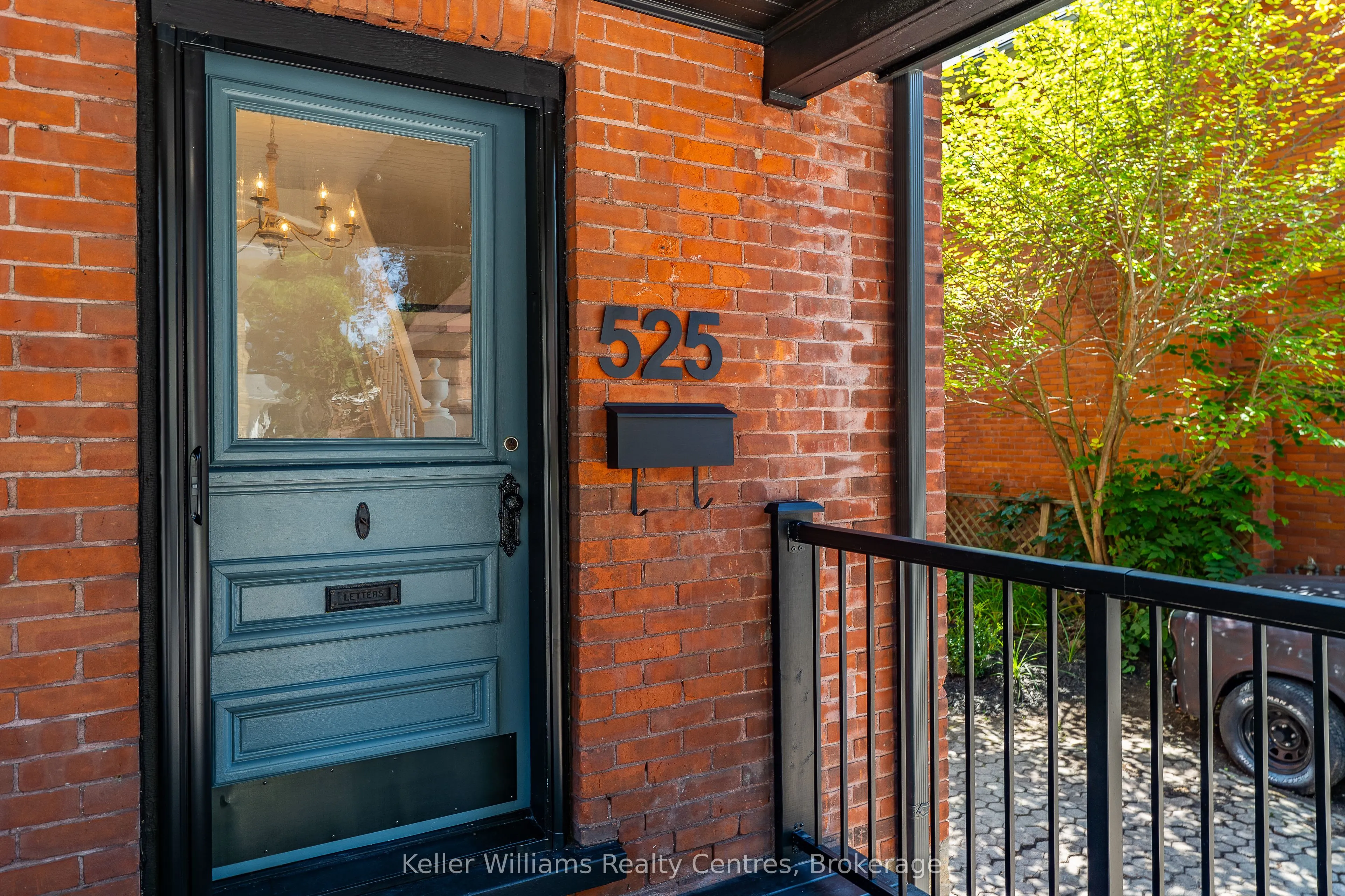 525 8th St A E