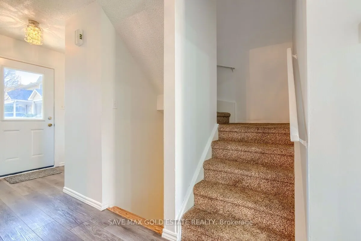 125 Sekura Crescent, #1