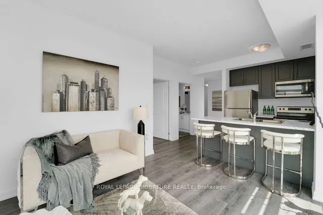 450 Dundas Street E, #1011