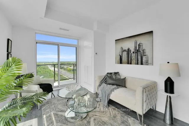 450 Dundas Street E, #1011