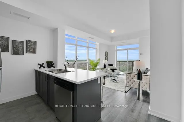 450 Dundas Street E, #1011