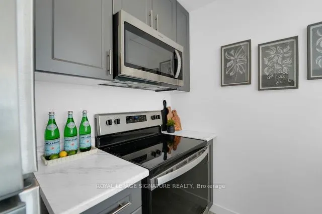 450 Dundas Street E, #1011