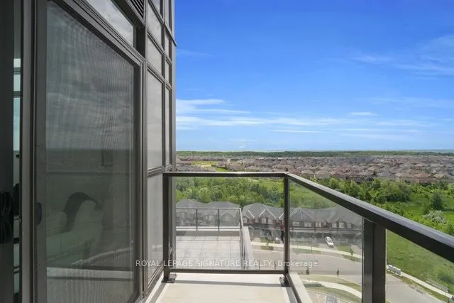 450 Dundas Street E, #1011
