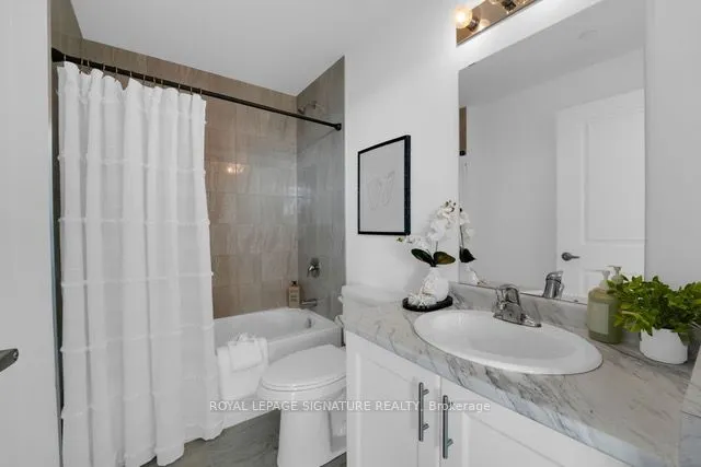 450 Dundas Street E, #1011