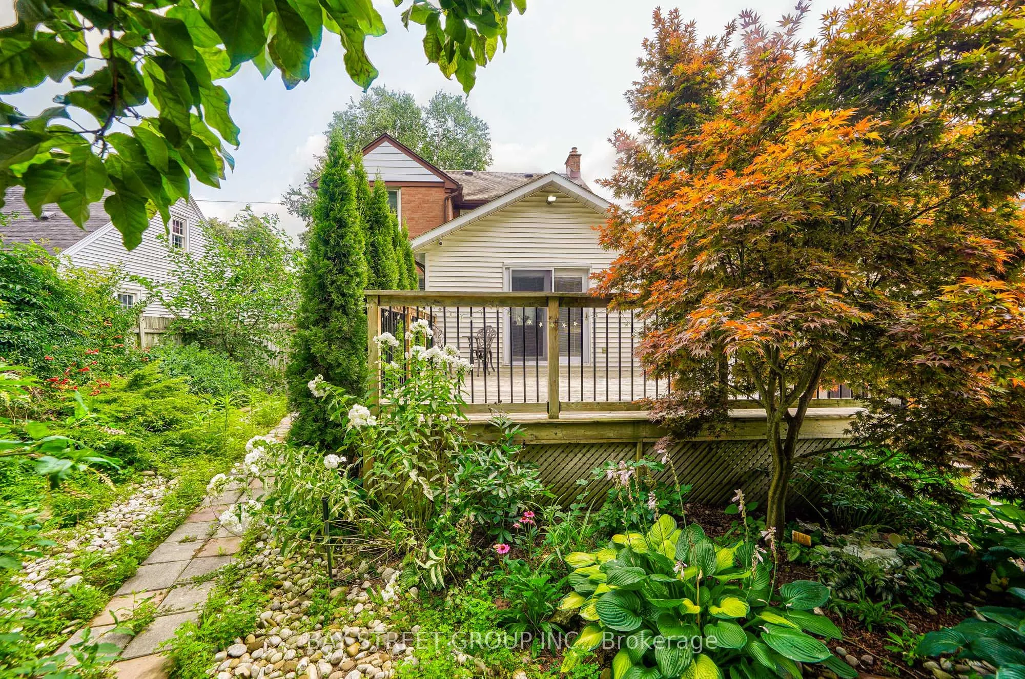 5571 Prince Edward Avenue