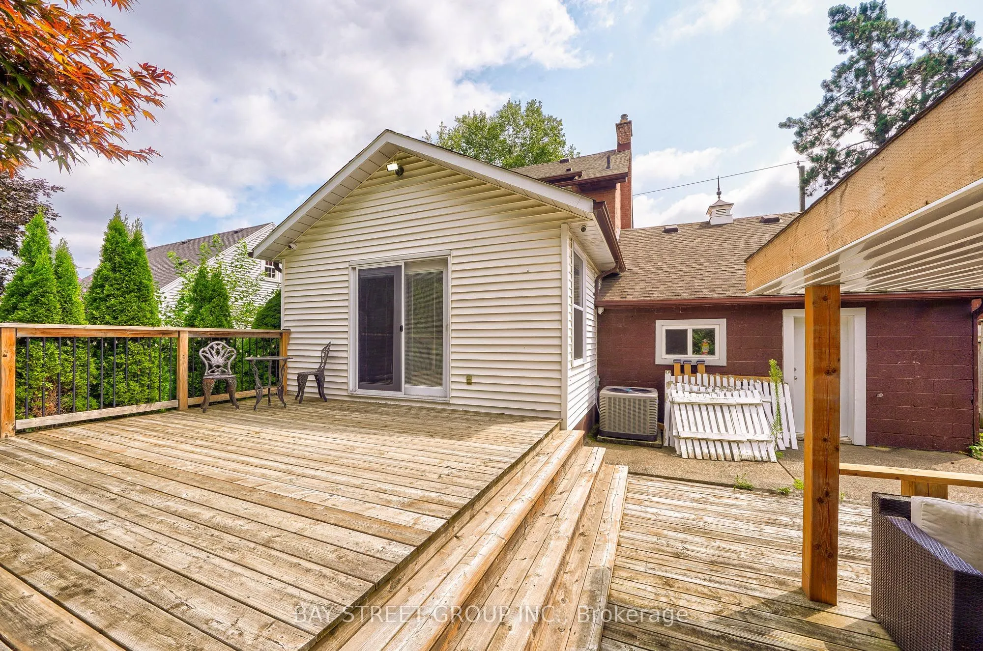 5571 Prince Edward Avenue