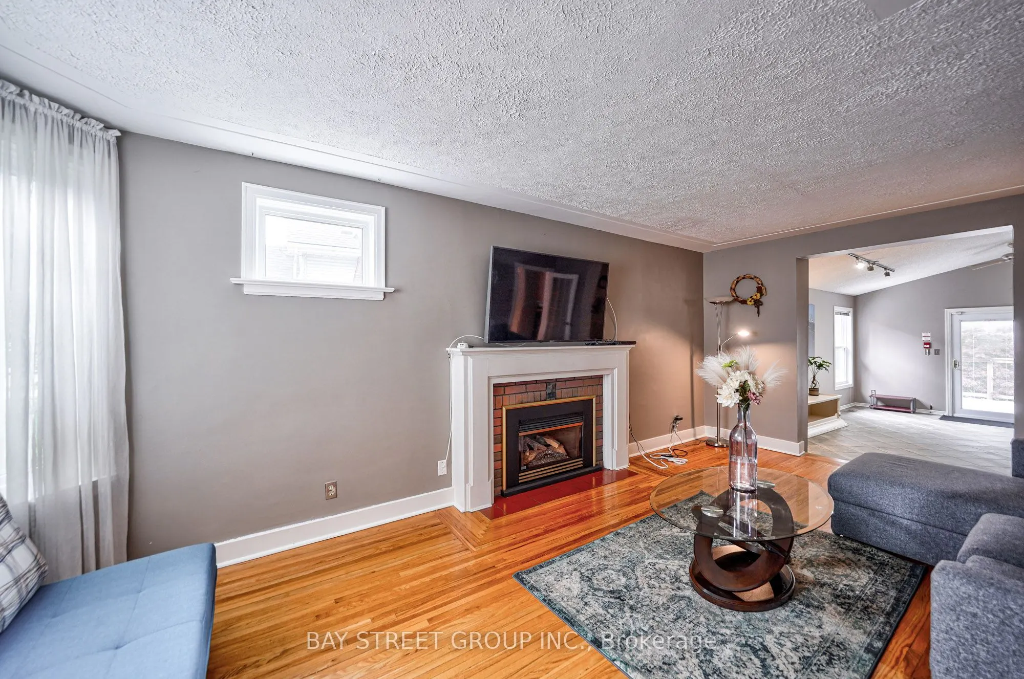 5571 Prince Edward Avenue