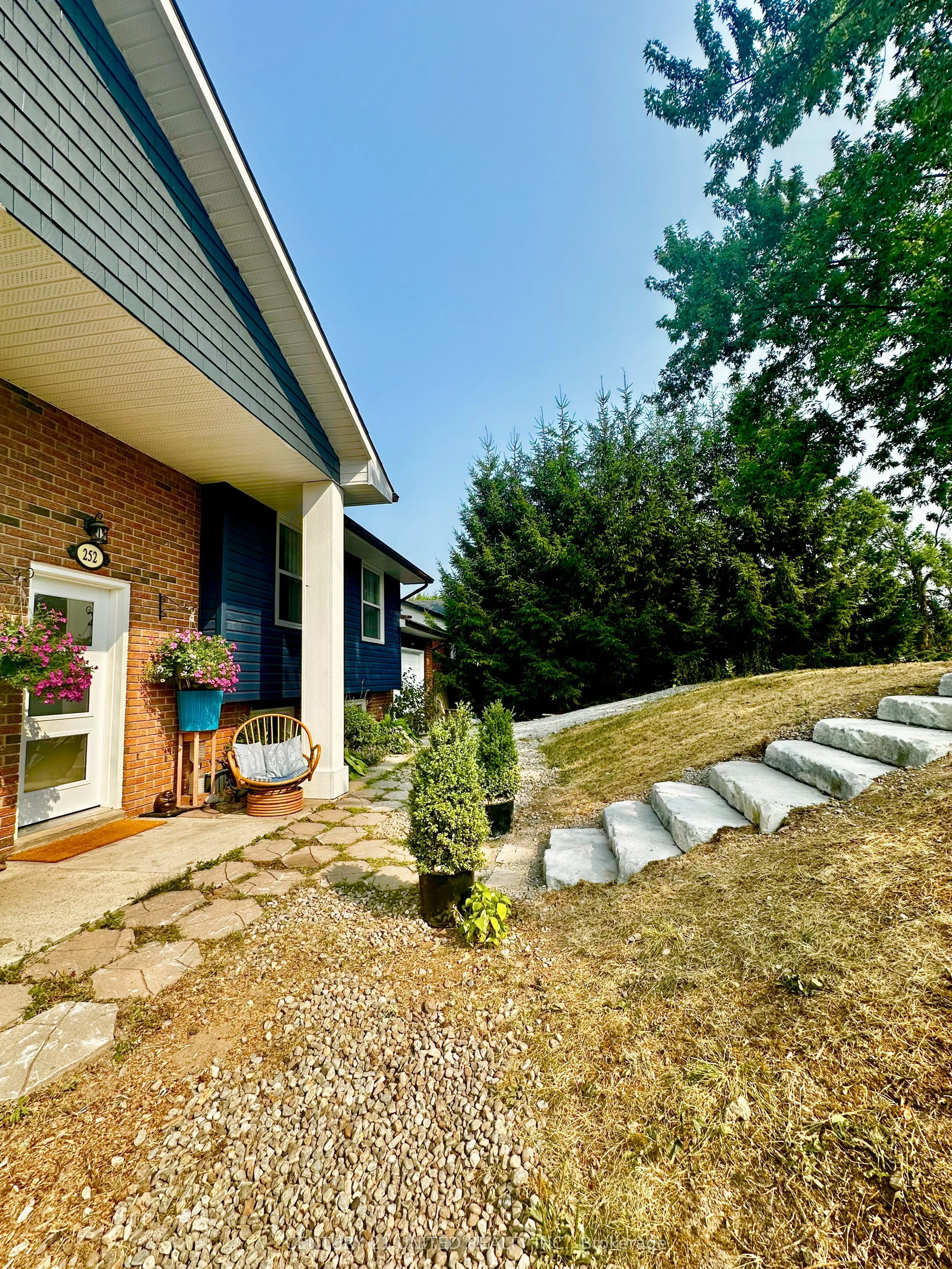 252 Queen Street