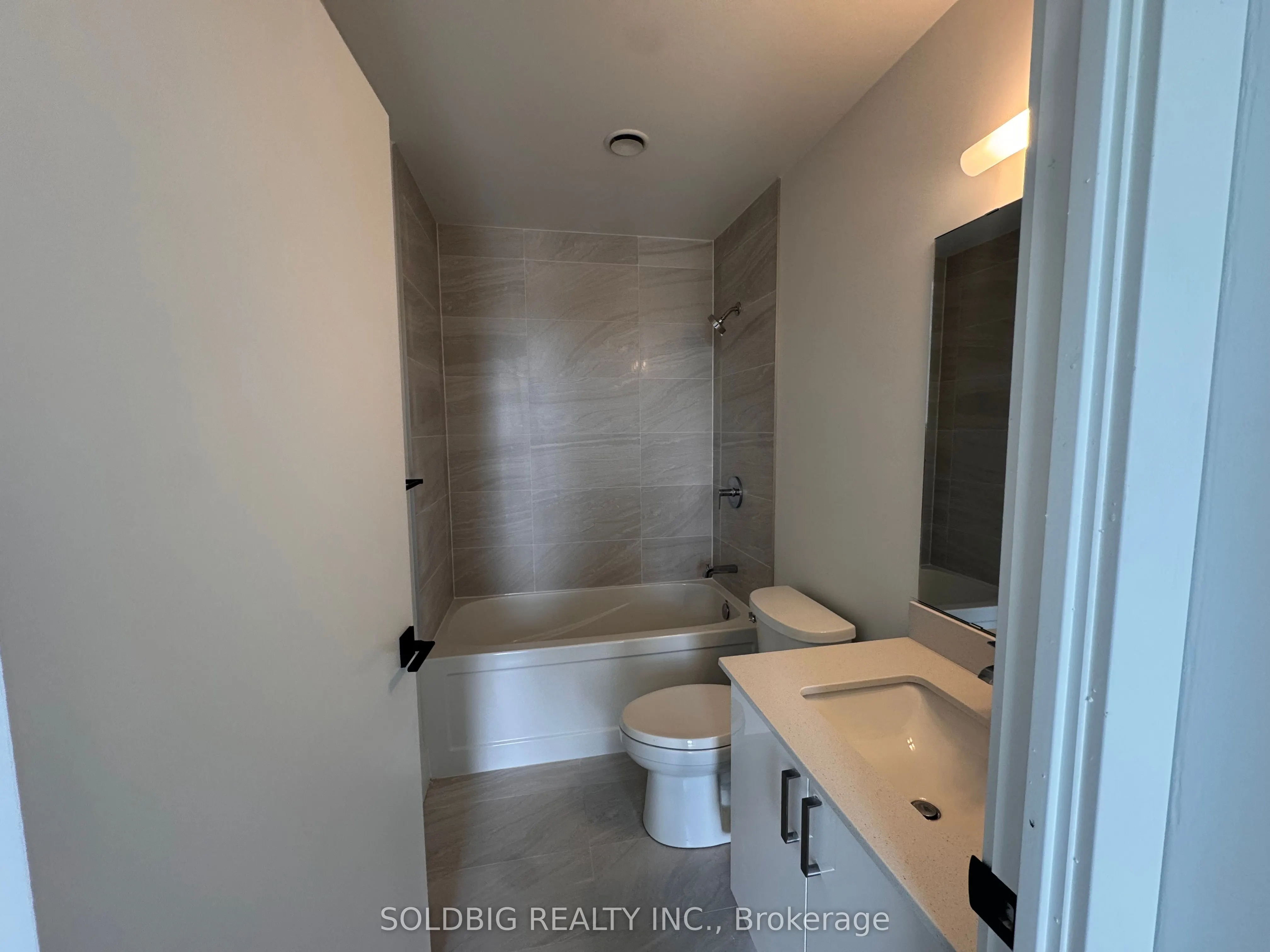 2872 Barton Street E, #917