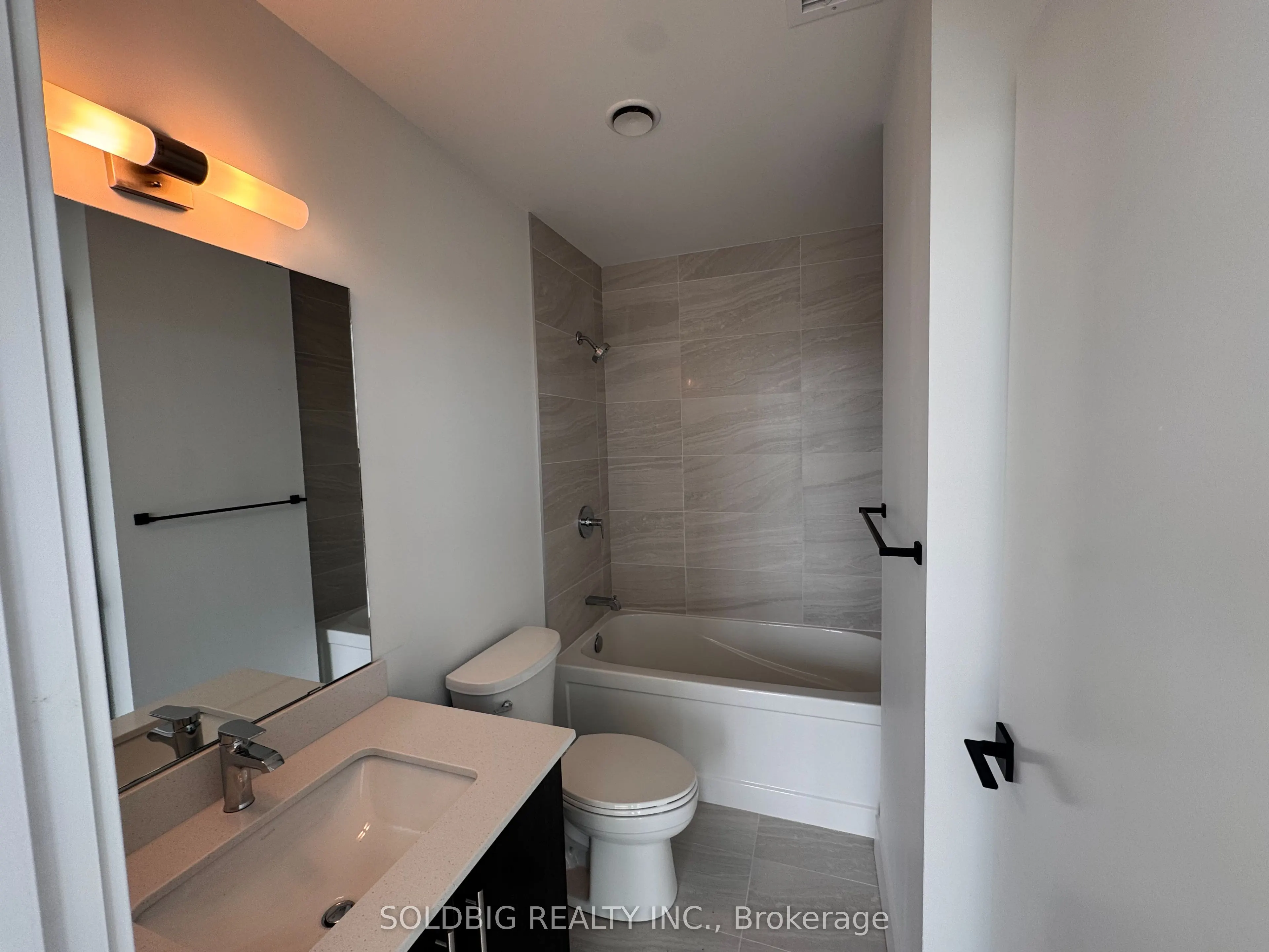 2872 Barton Street E, #917