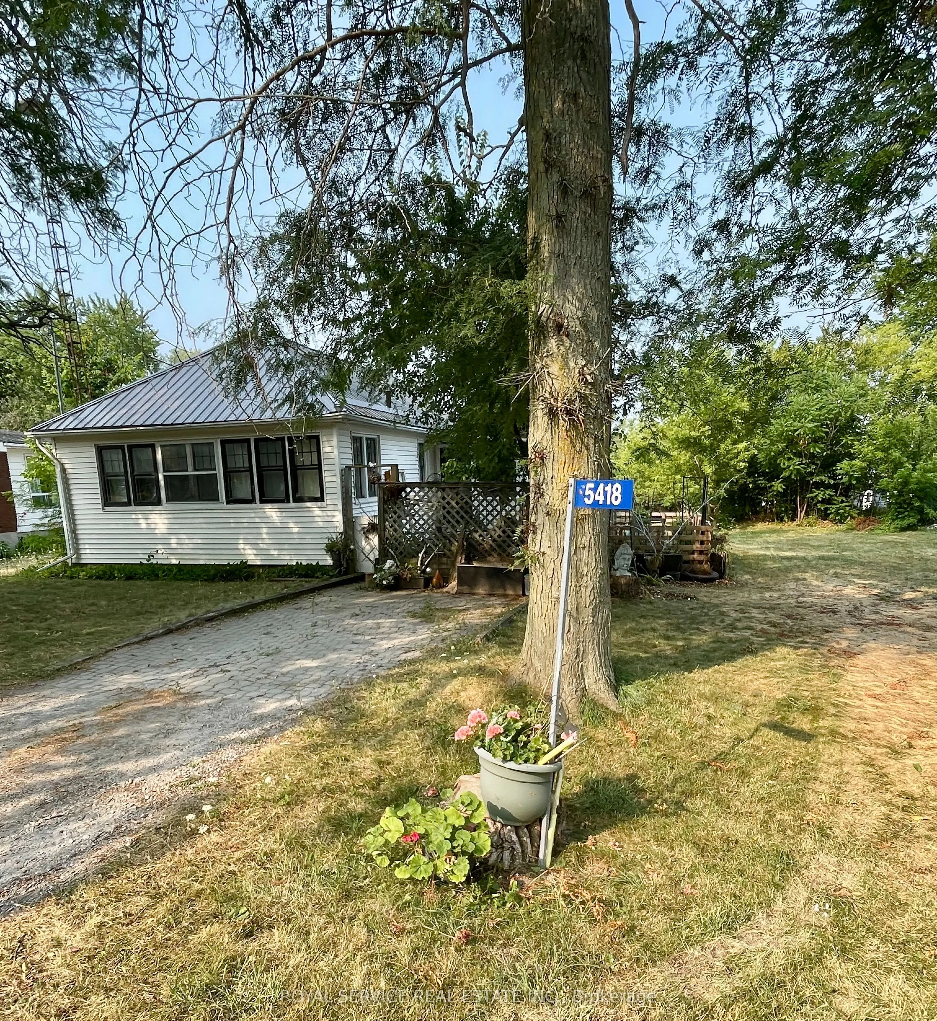 5418 Lakeshore Drive