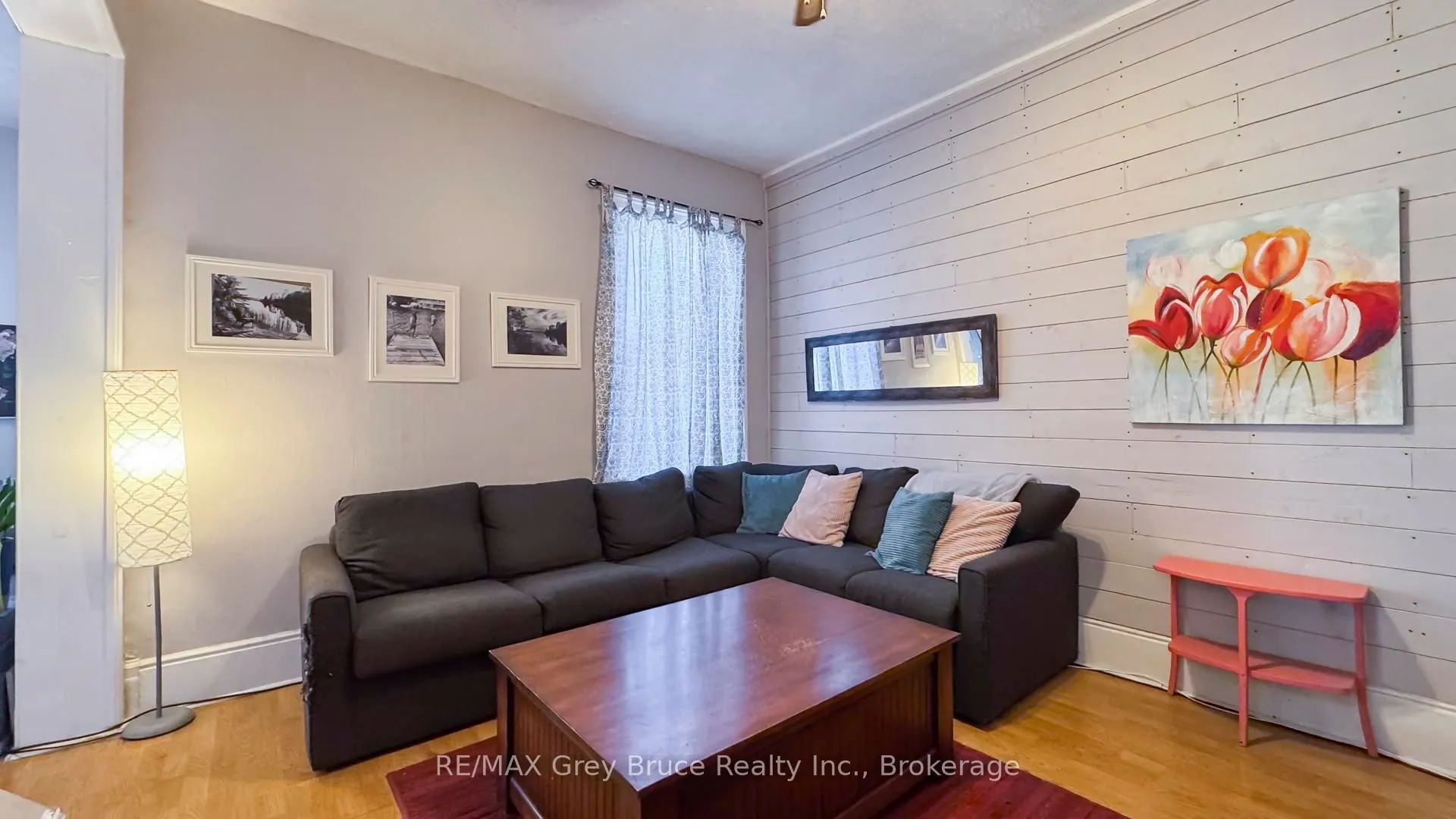891 6th Avenue W