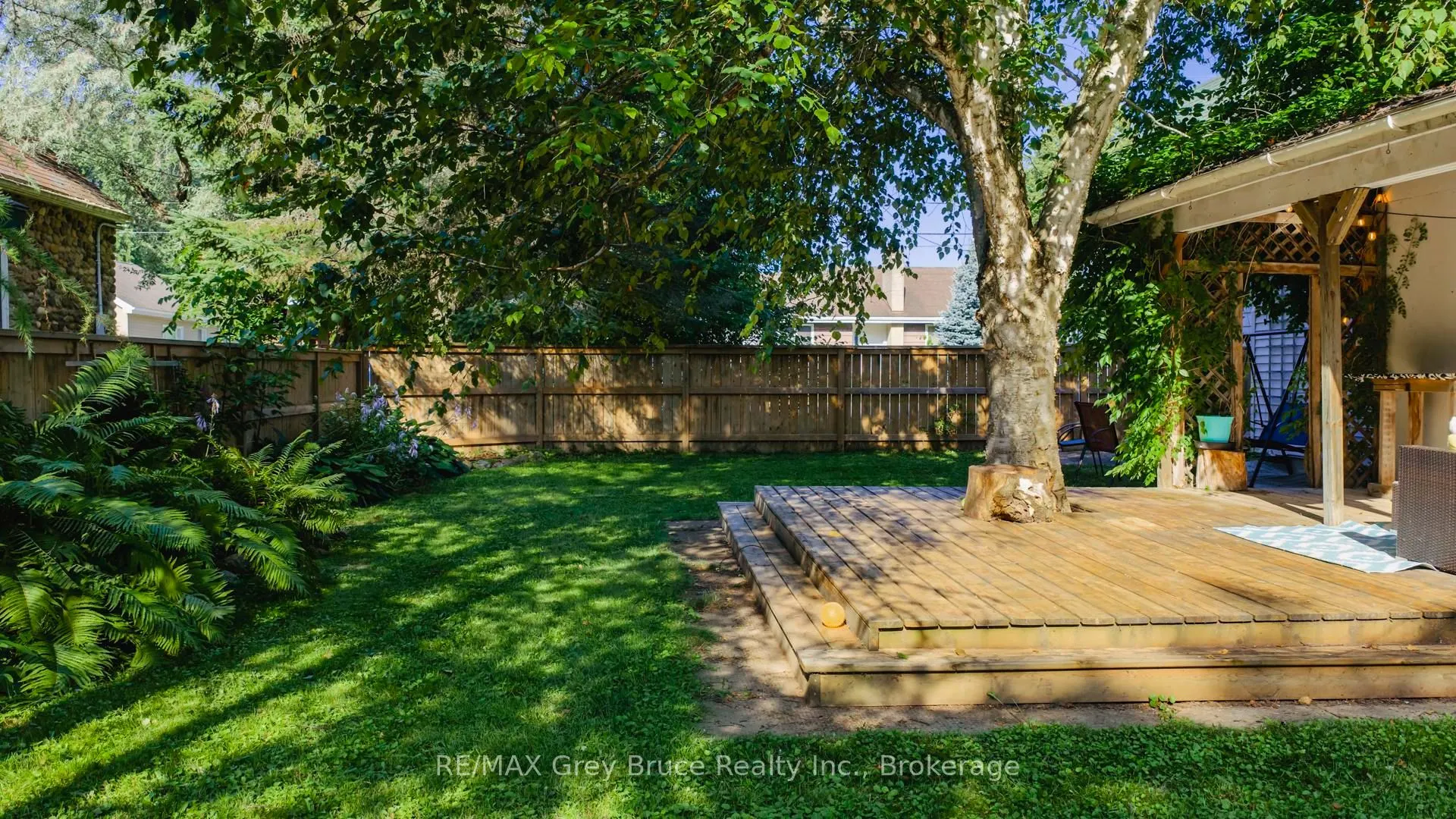 891 6th Avenue W