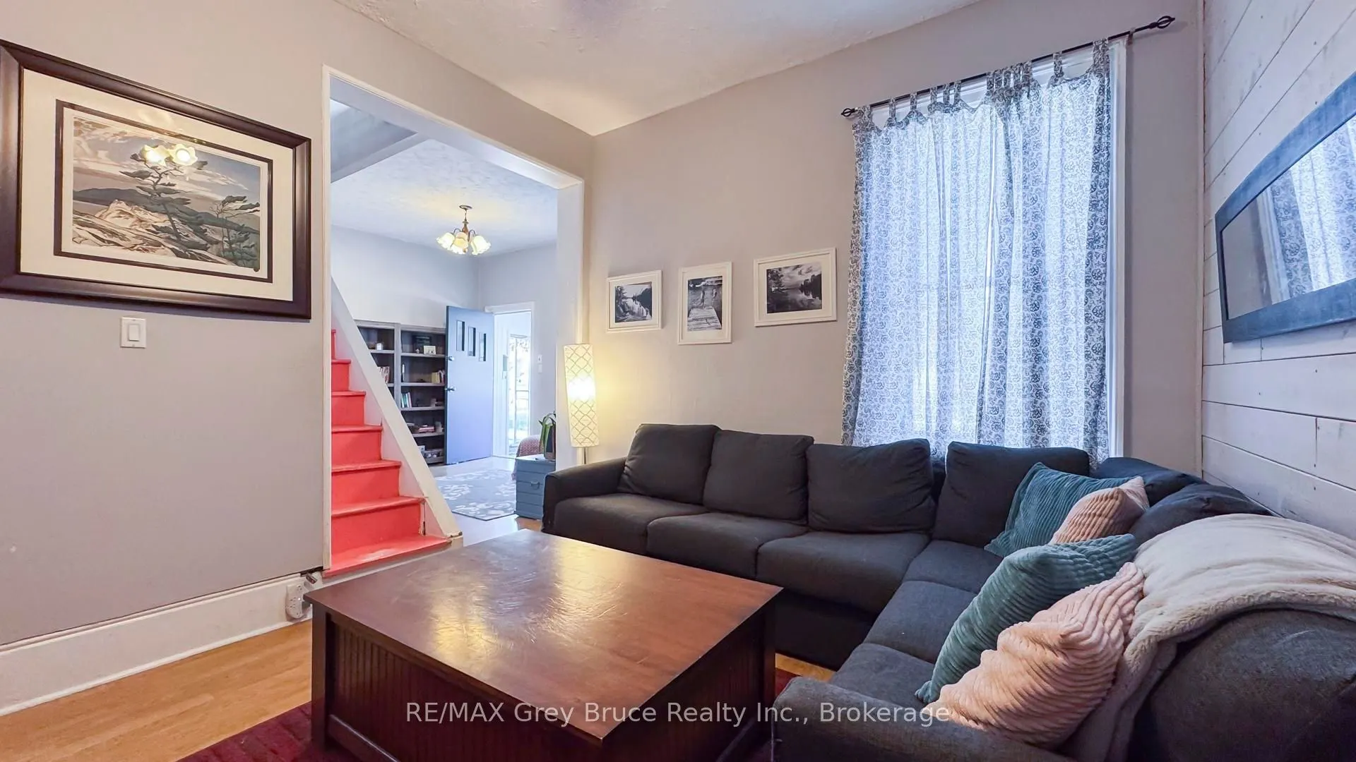 891 6th Avenue W