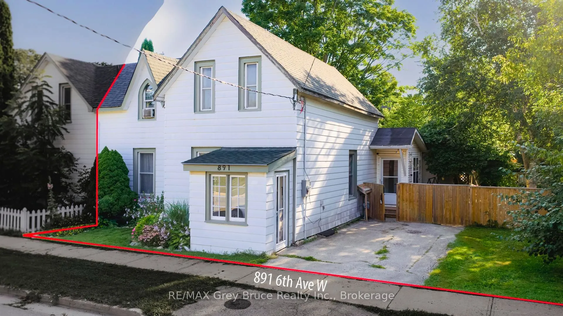 891 6th Avenue W