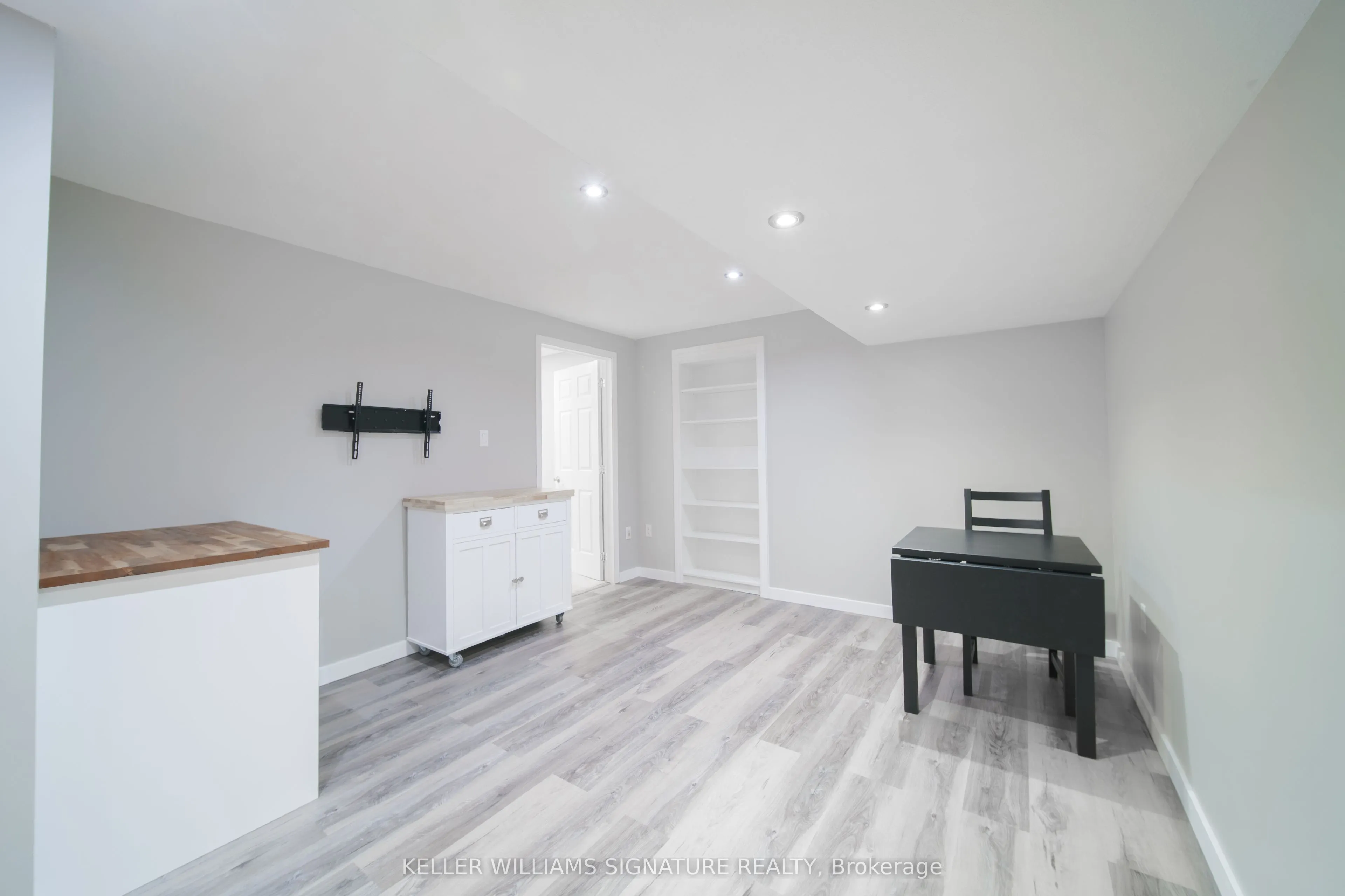 31 Book Road, #17