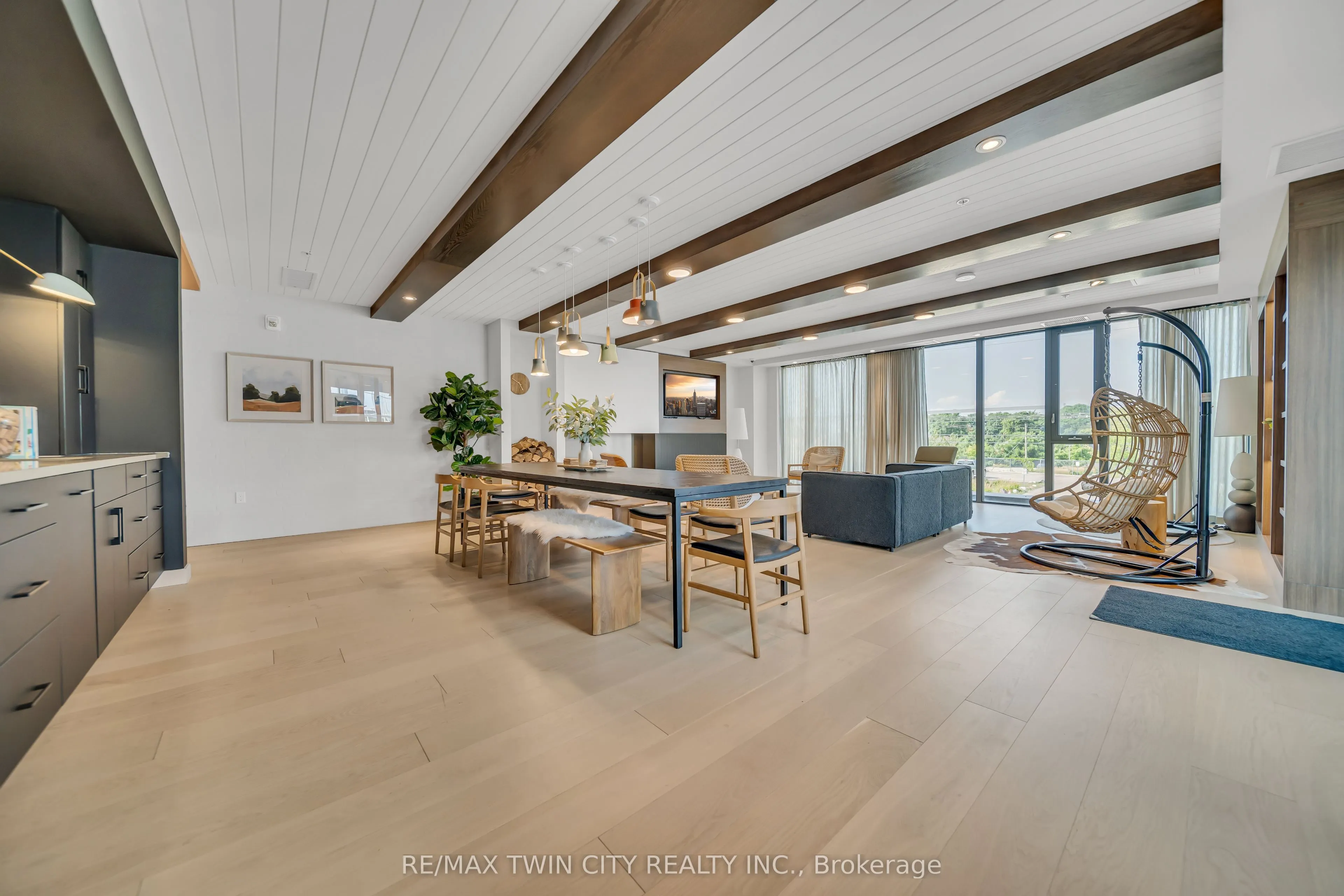 741 King Street W, #906