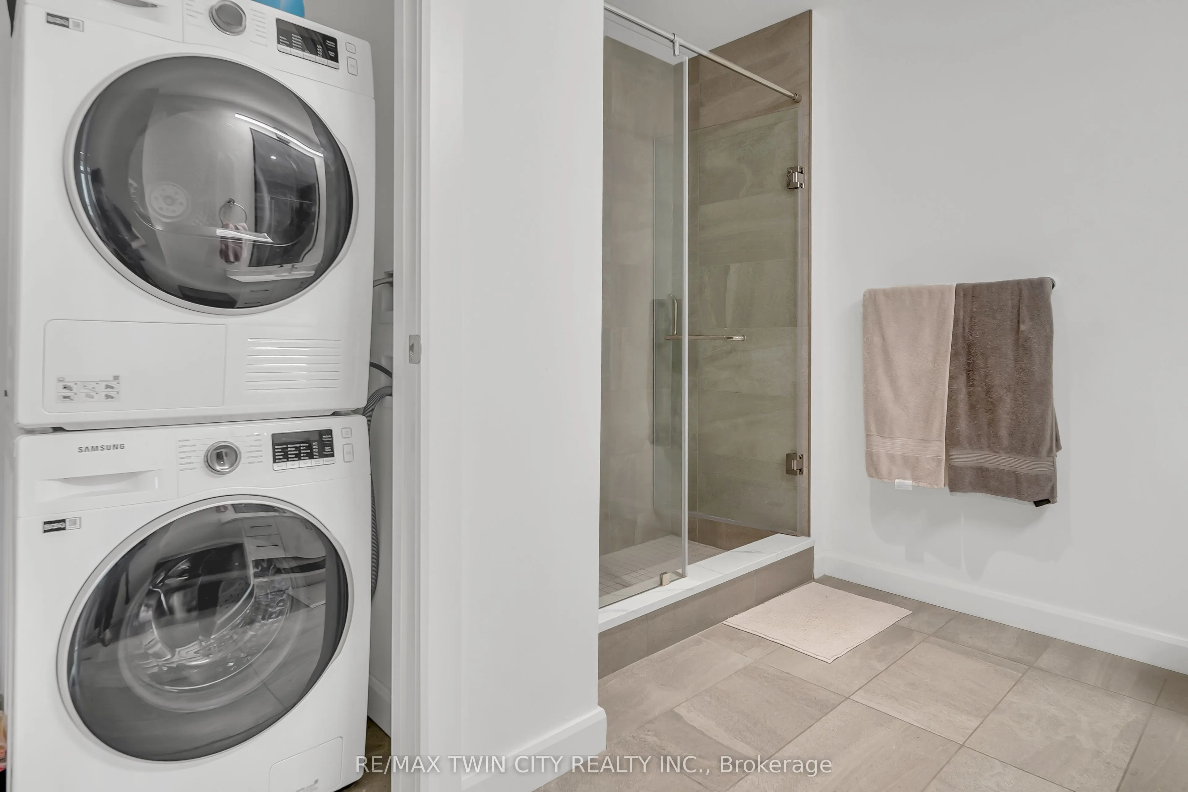 741 King Street W, #906