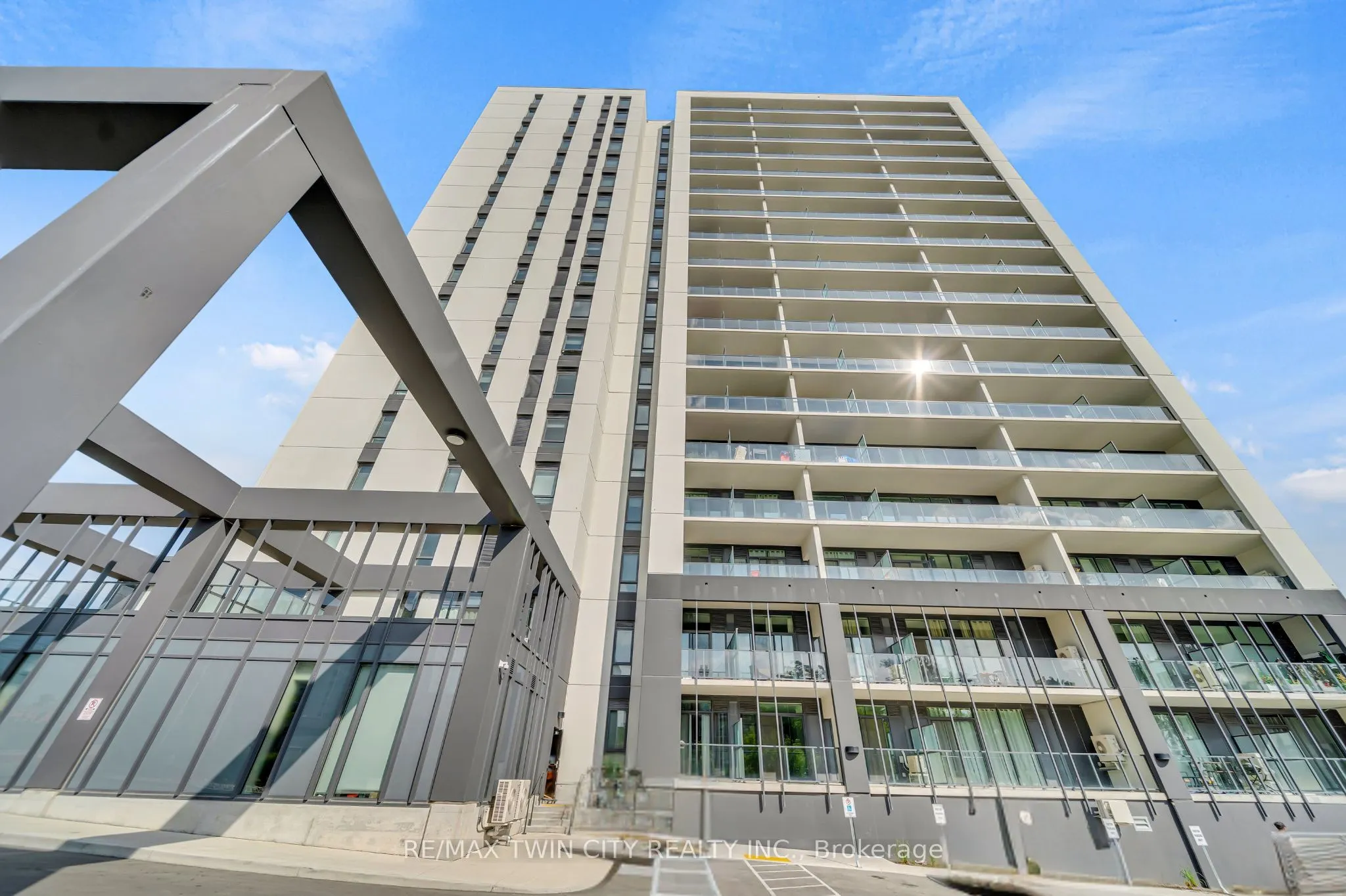 741 King Street W, #906