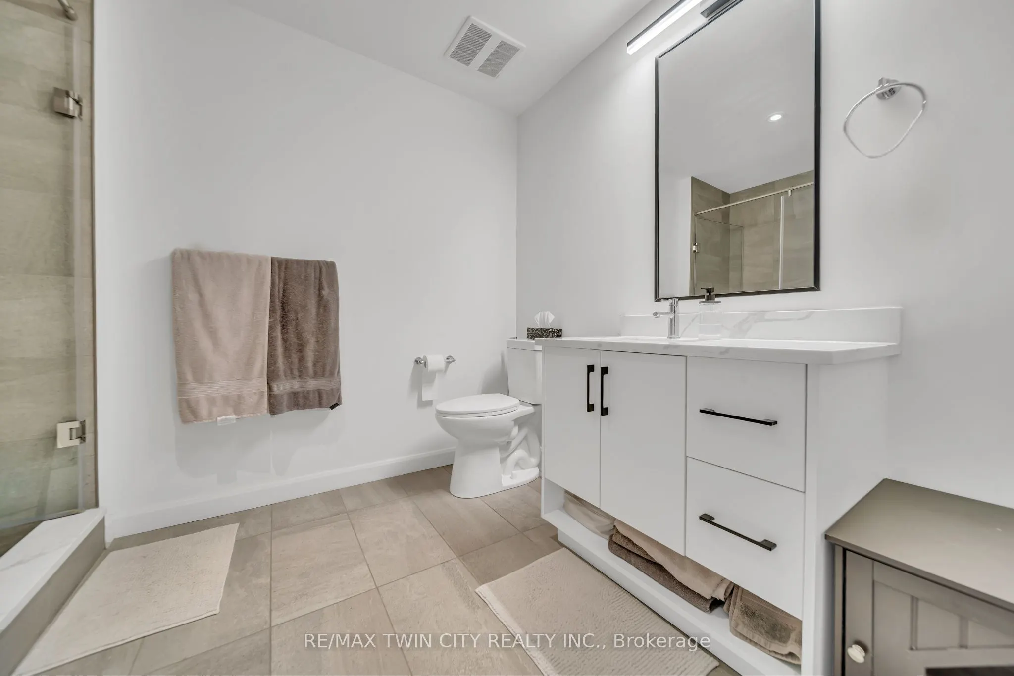 741 King Street W, #906