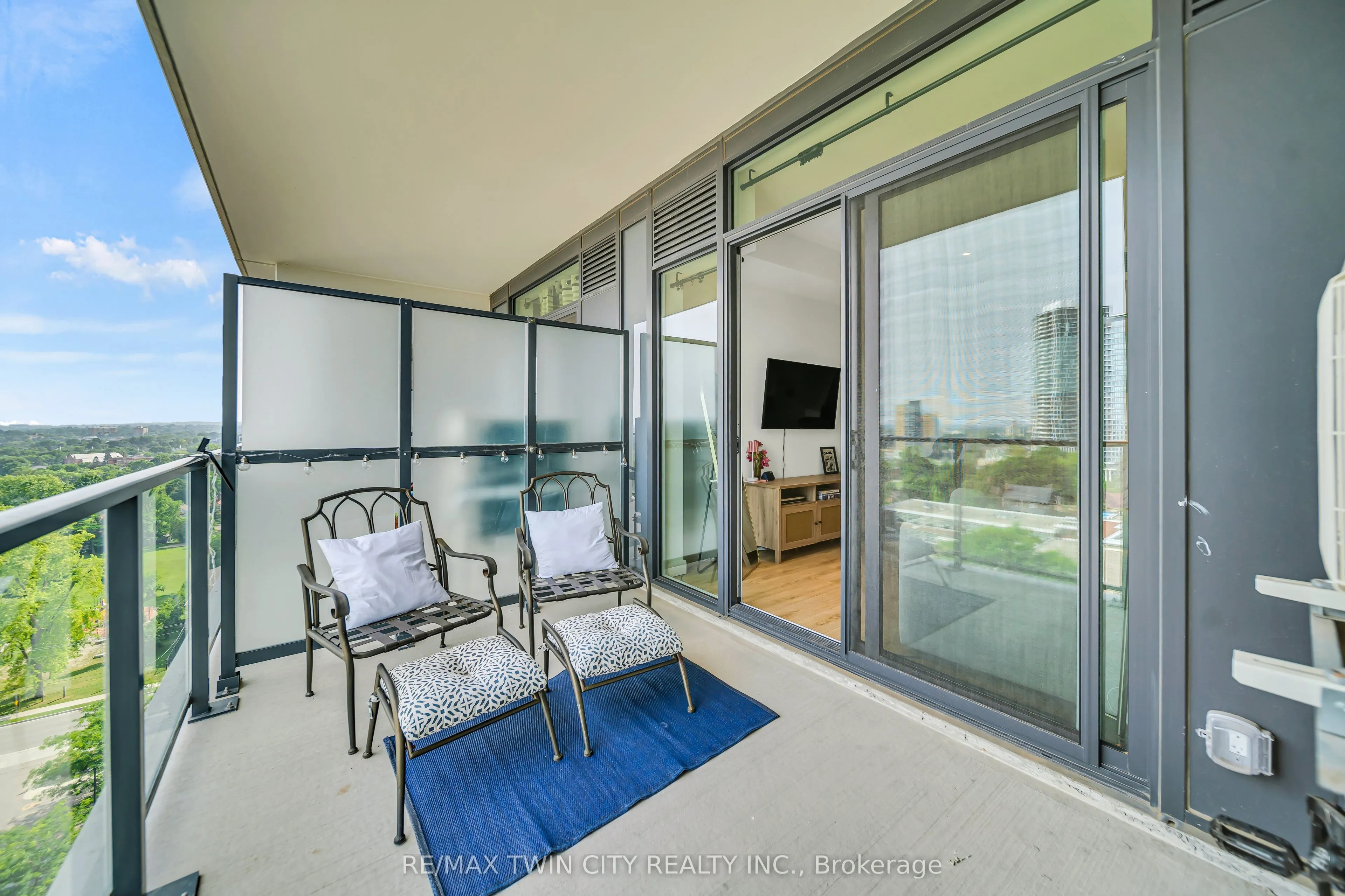 741 King Street W, #906