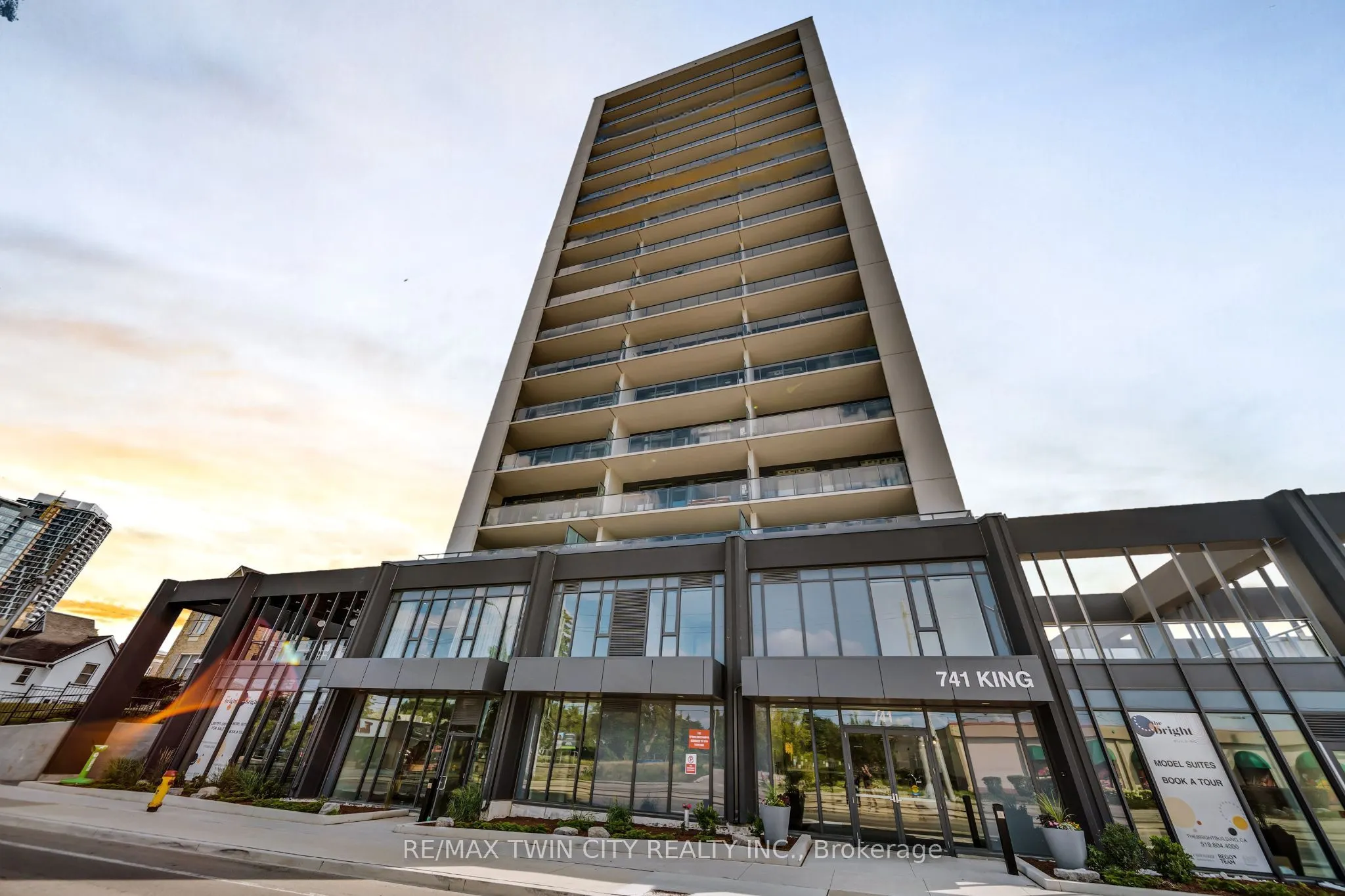 741 King Street W, #906
