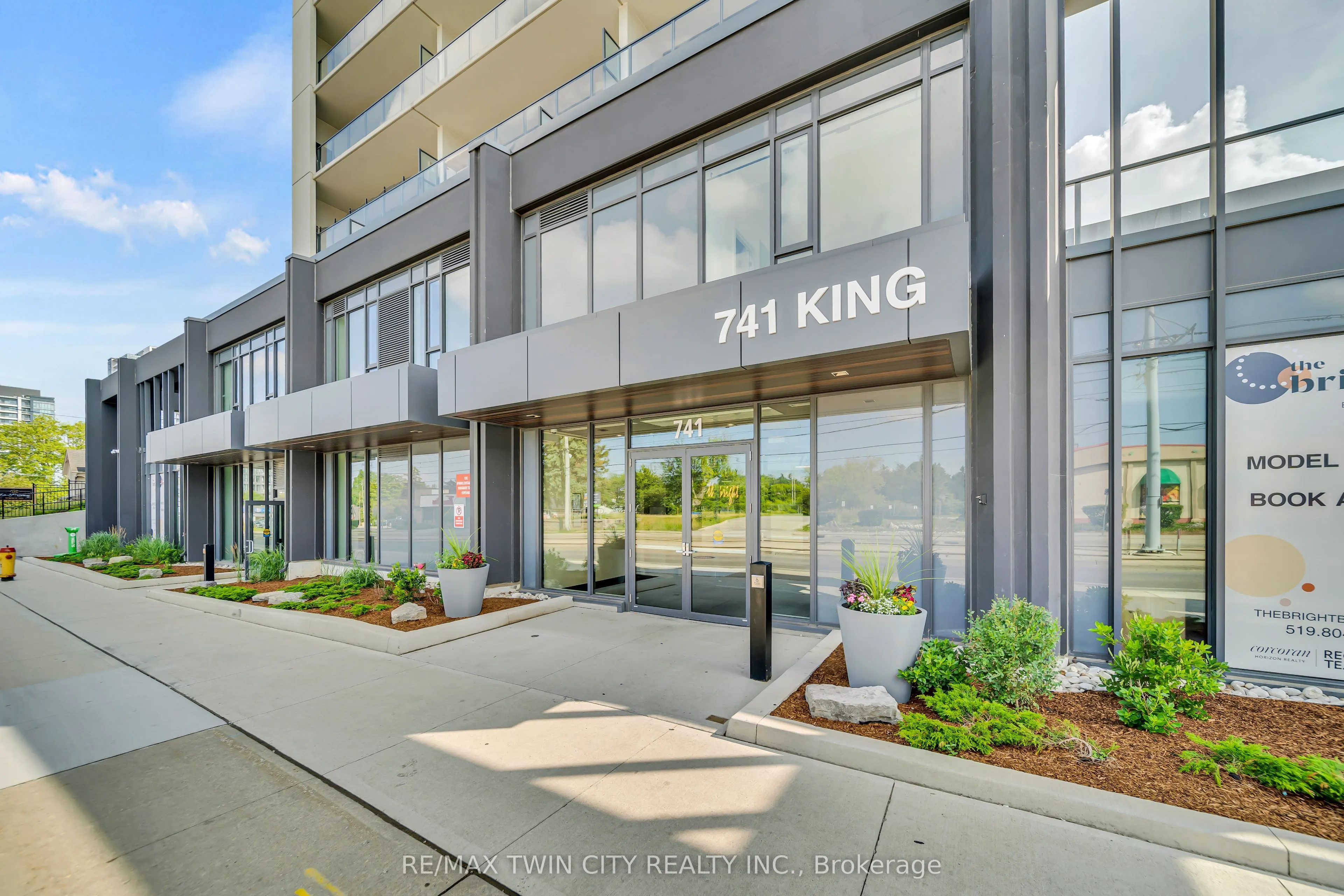 741 King Street W, #906