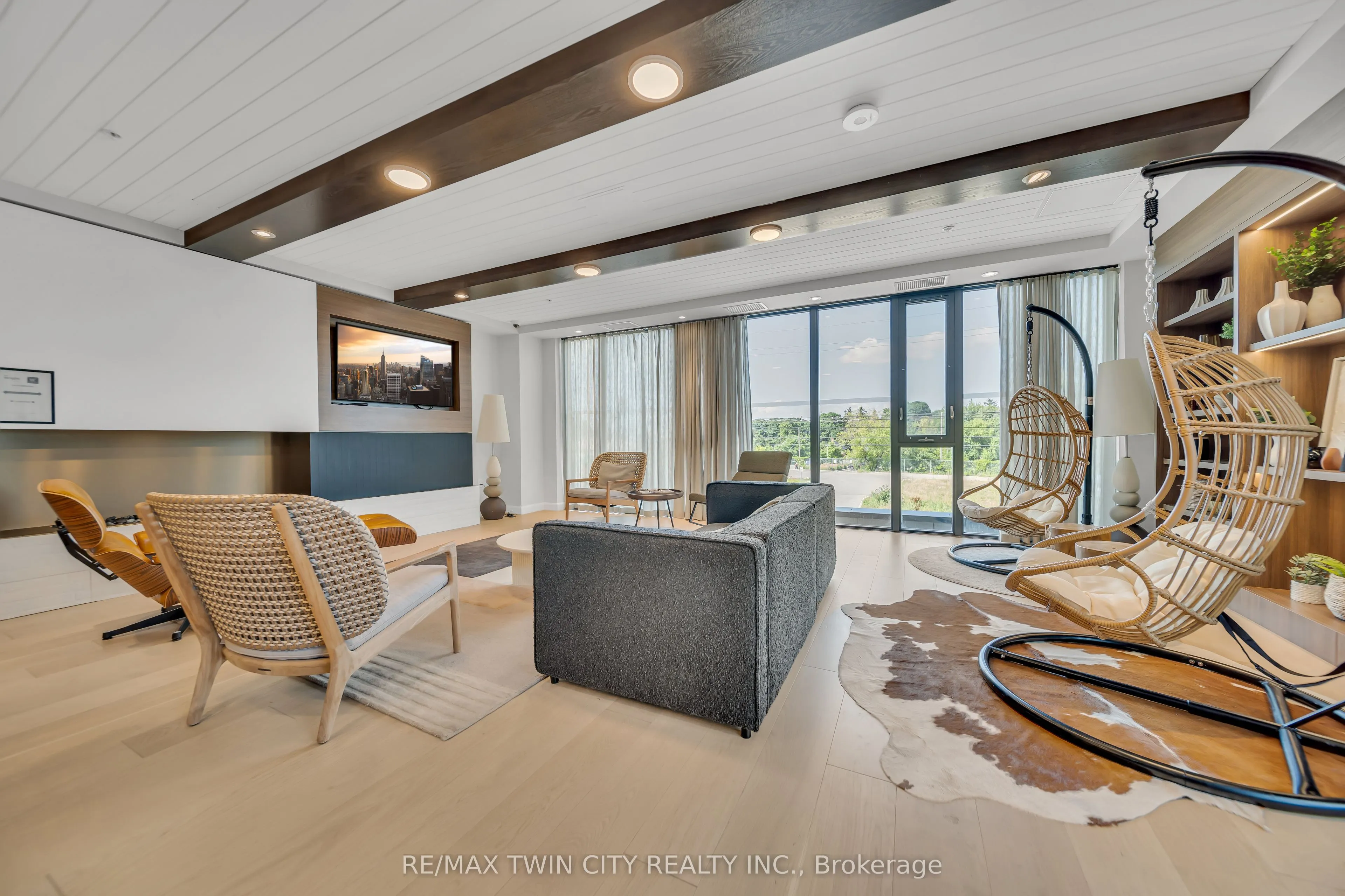 741 King Street W, #906