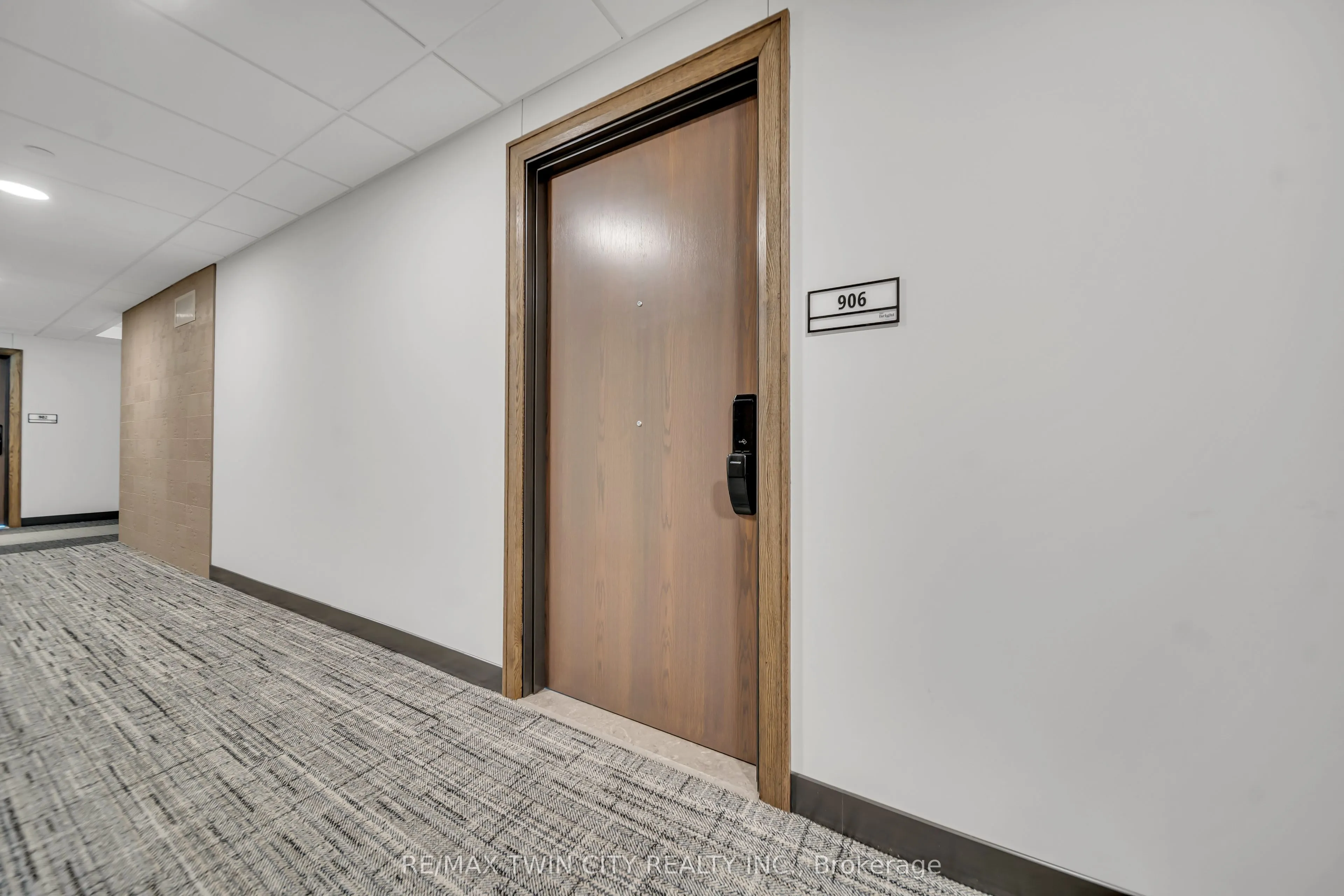 741 King Street W, #906