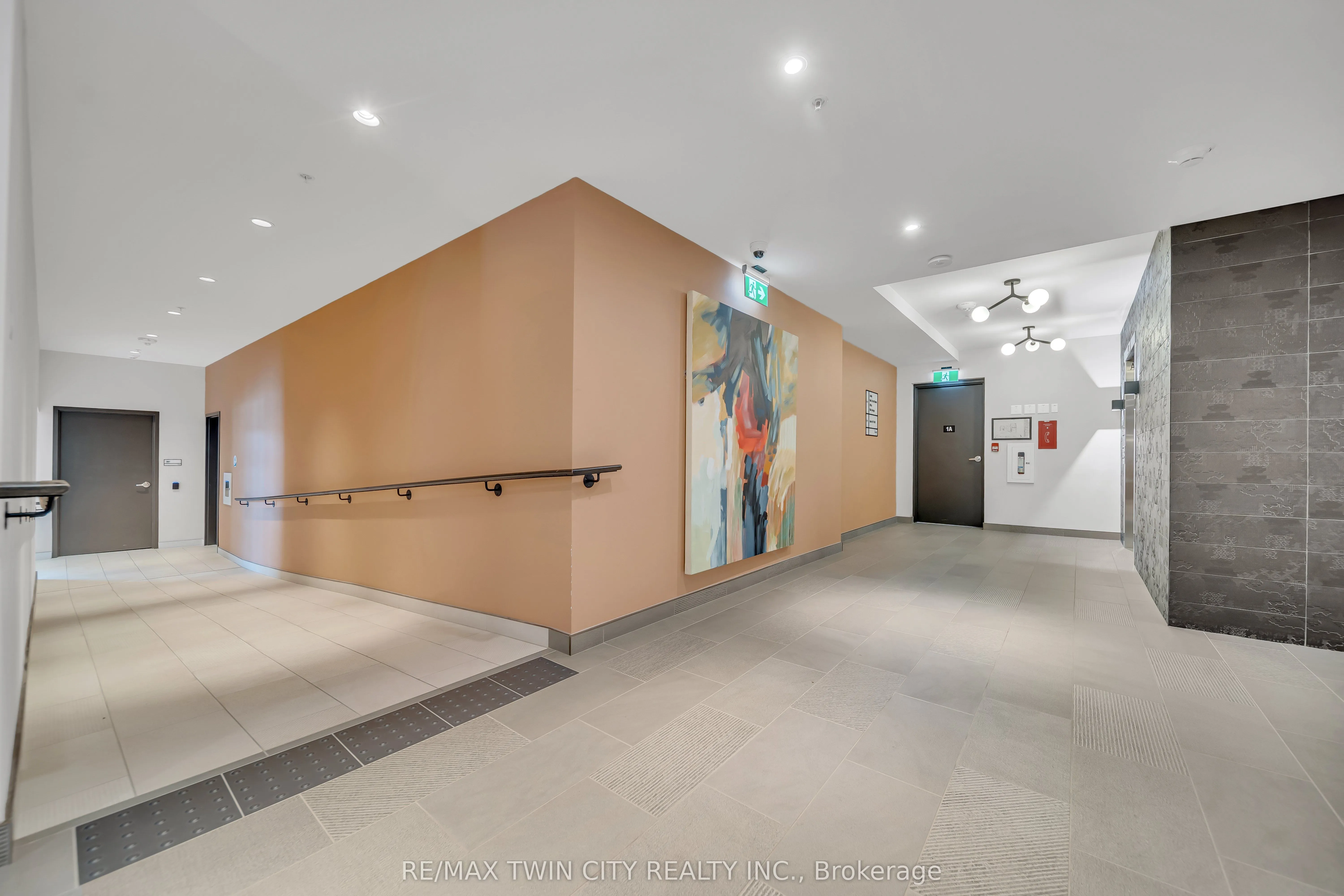 741 King Street W, #906