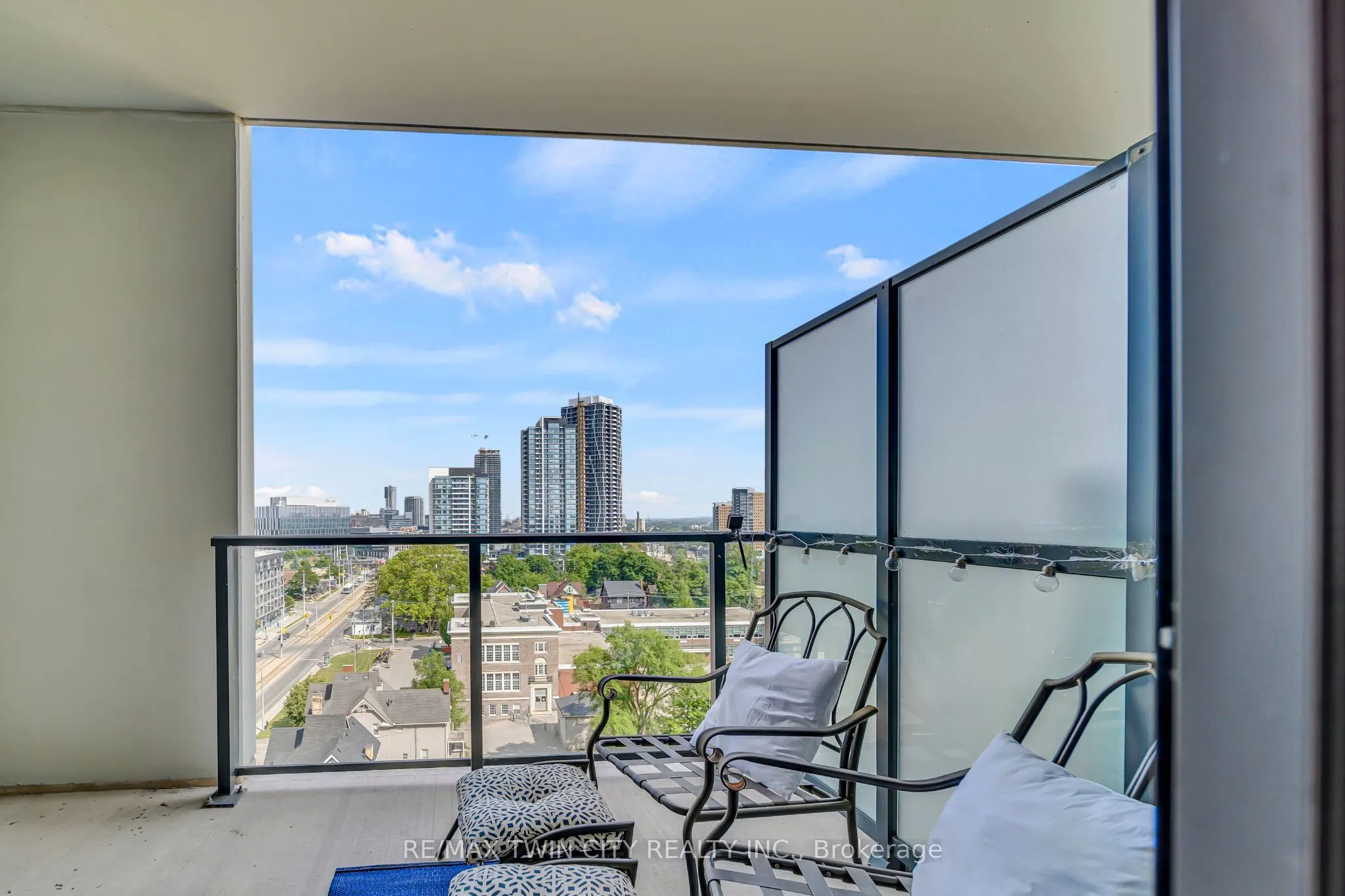 741 King Street W, #906